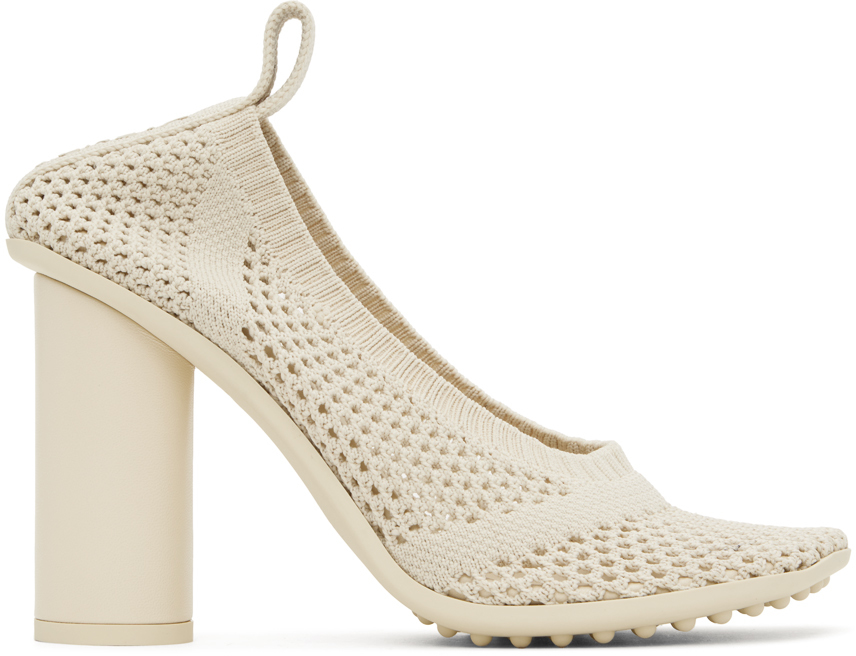 【関税込み】Bottega Veneta ベージュ Atomic Pump ヒール Bottega Veneta: Beige Atomic Pump Heels | SSENSE