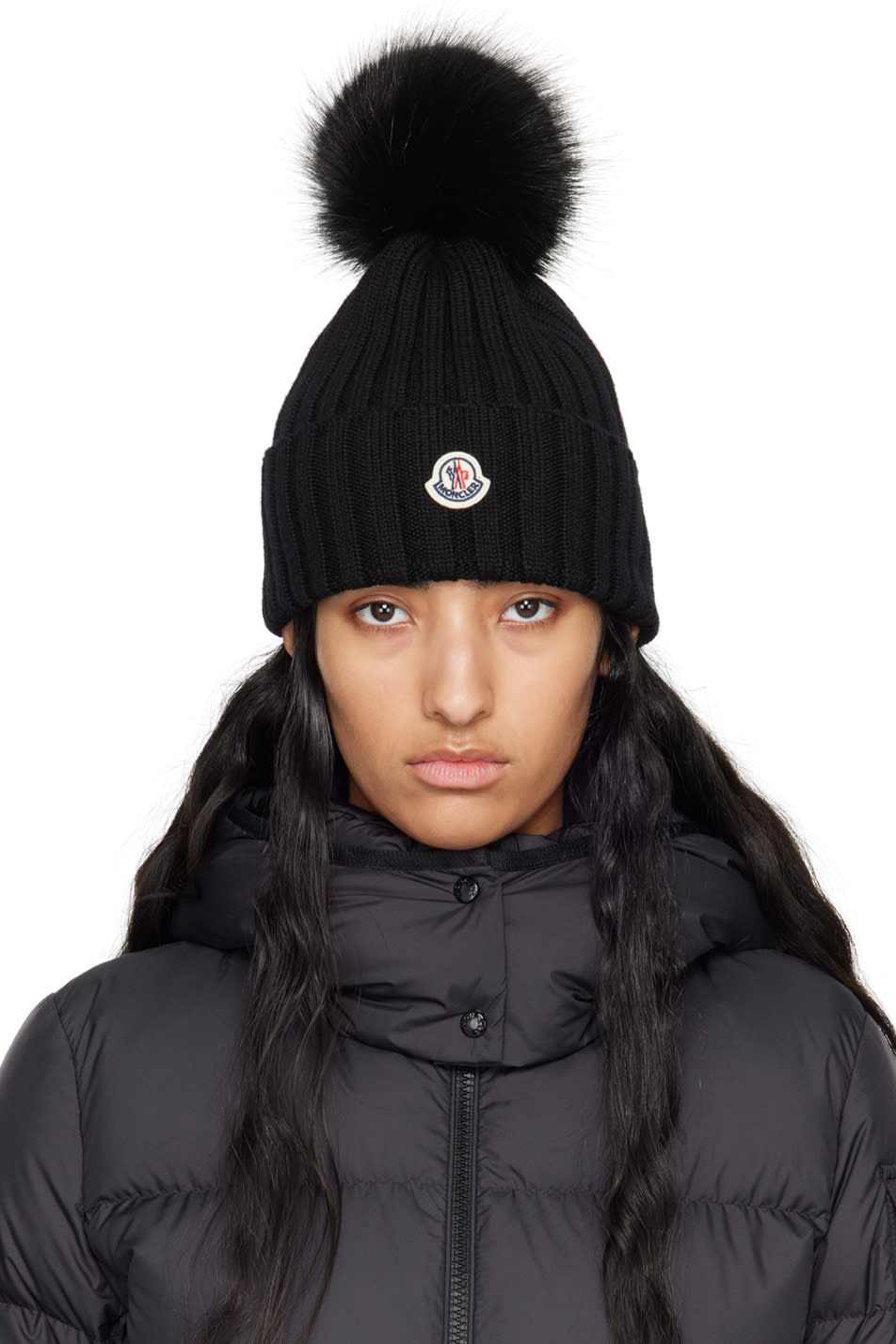 期間限定セール MONCLER ニット帽 ポンポン付き 黒 期間限定セール MONCLER ニット帽 ポンポン付き 黒