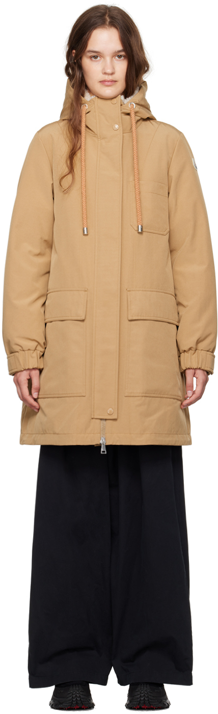 【関税込み】Moncler ベージュ Urfe ダウンコート Moncler: ベージュ Urfe ダウンコート | SSENSE 日本