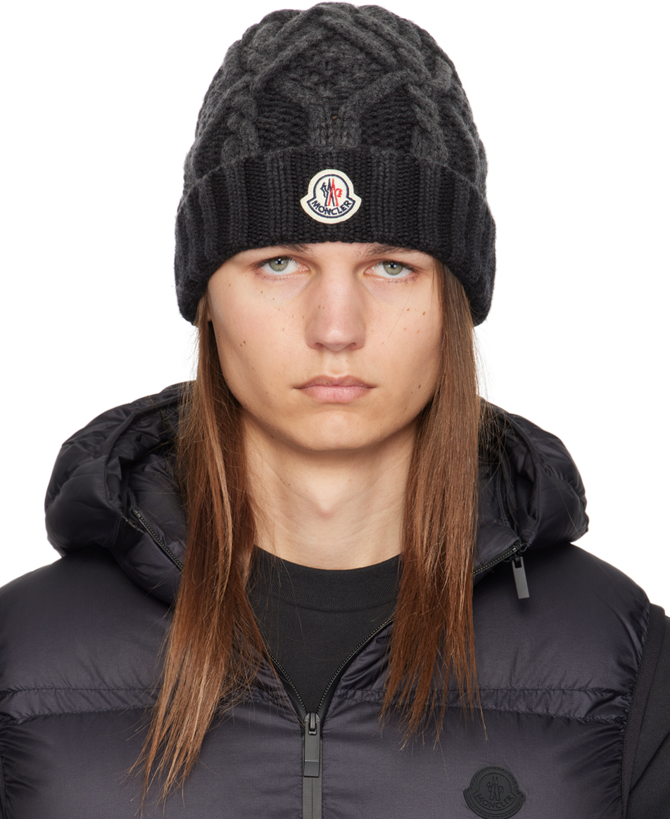 Shop Moncler ブラック ロゴ ウール ビーニー In 999 - Black