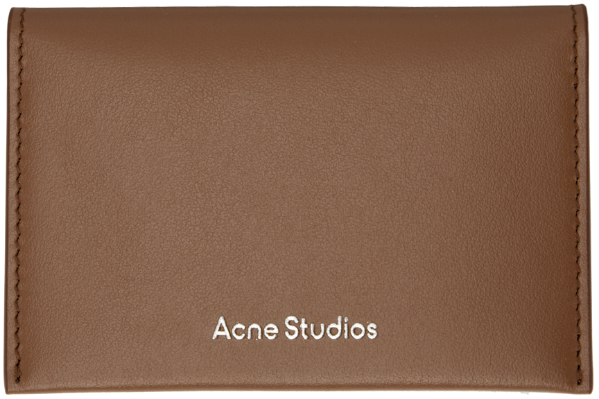 Shop Acne Studios ブラウン レザー 二つ折りカードケース In 640 Camel Brown