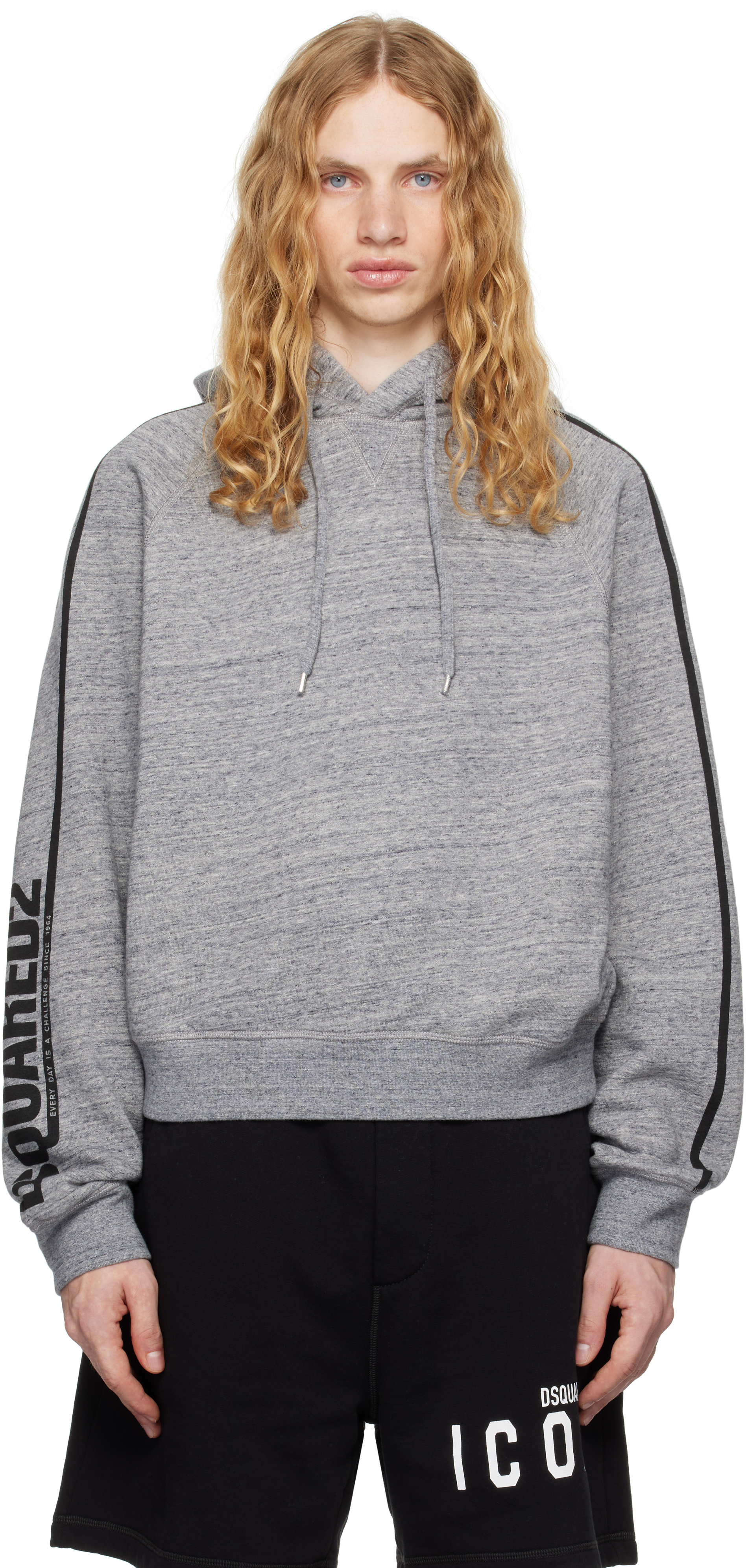 【関税込み】Dsquared2 グレー Cipro Raglan Fit フーディ Dsquared2のグレー Cipro Raglan Fit フーディがセール中