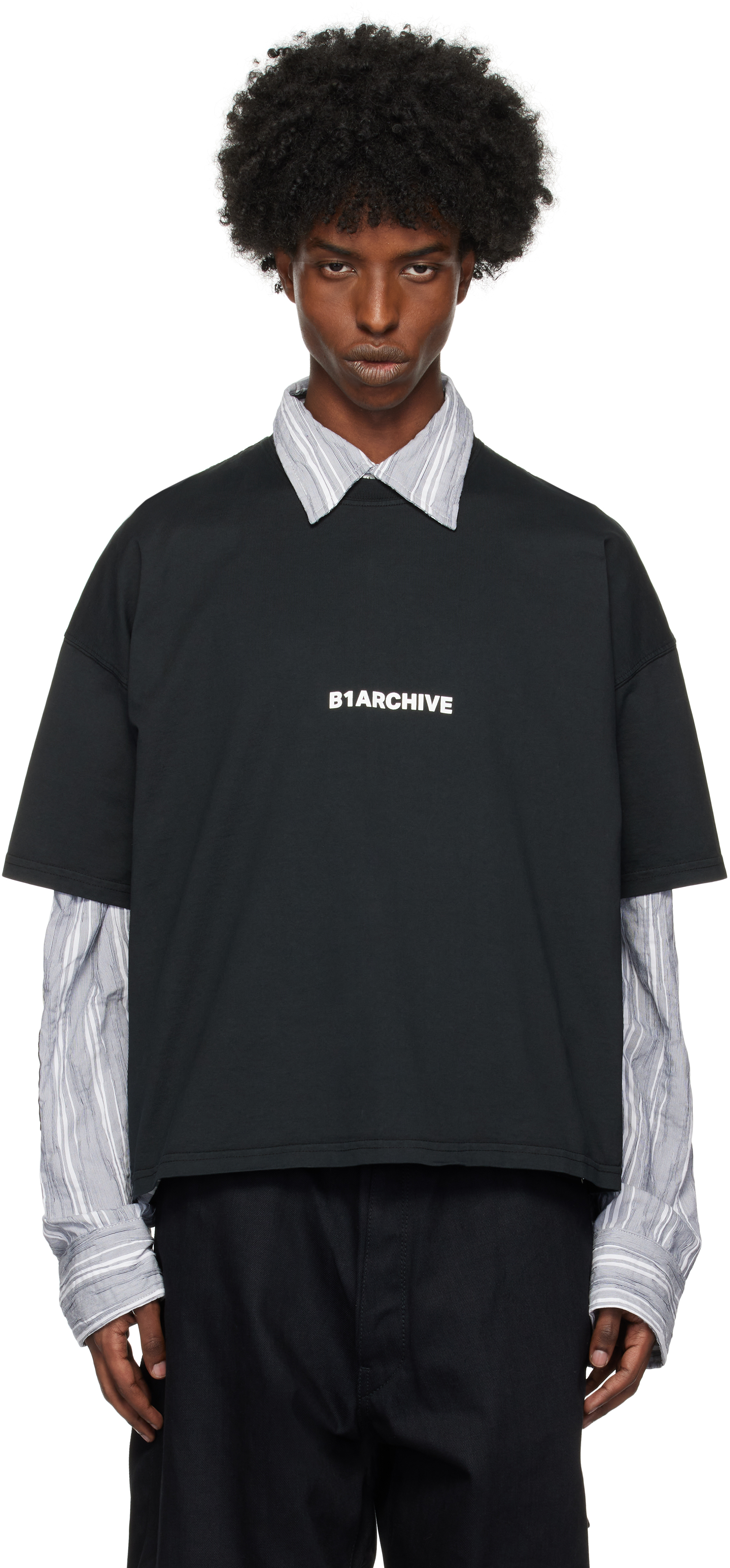 【関税込み】B1ARCHIVE ブラック ロゴプリント Tシャツ B1ARCHIVEのブラック ロゴプリント Tシャツがセール中