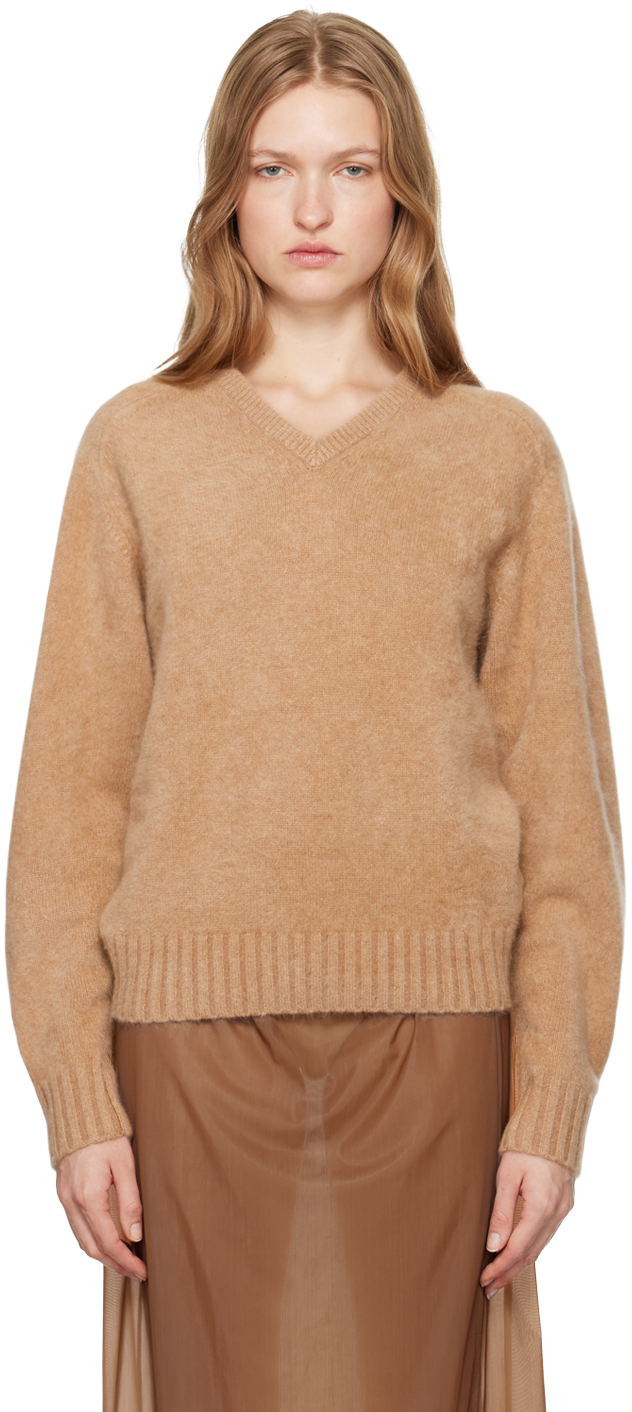 Shop Carven ベージュ Vネック ブラッシュドカシミヤ セーター In Camel