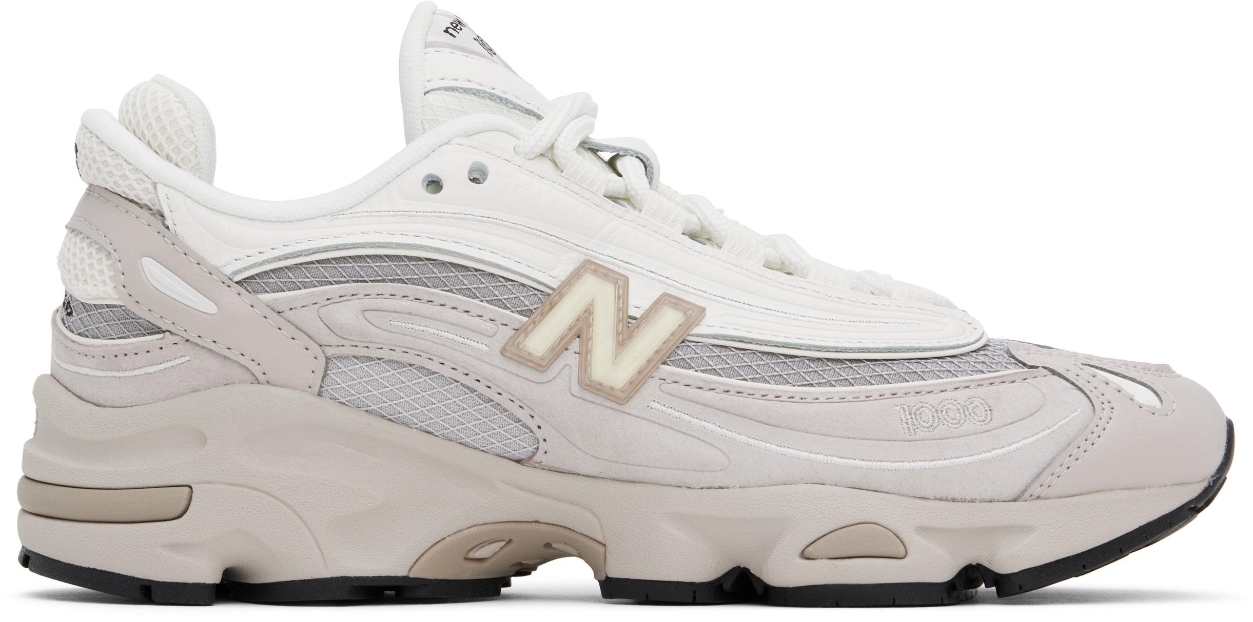 【関税込み】New Balance グレー＆オフホワイト 1000 スニーカー New Balanceのグレー＆オフホワイト 1000 スニーカーがセール中
