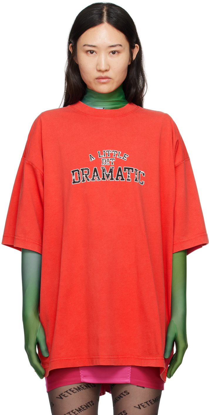 VETEMENTS RED 'A LITTLE BIT DRAMATIC' T-SHIRT 