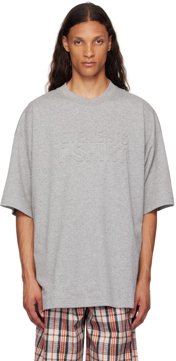【関税込み】VETEMENTS グレー Illusion ロゴ Tシャツ VETEMENTSのグレー Illusion ロゴ Tシャツがセール中