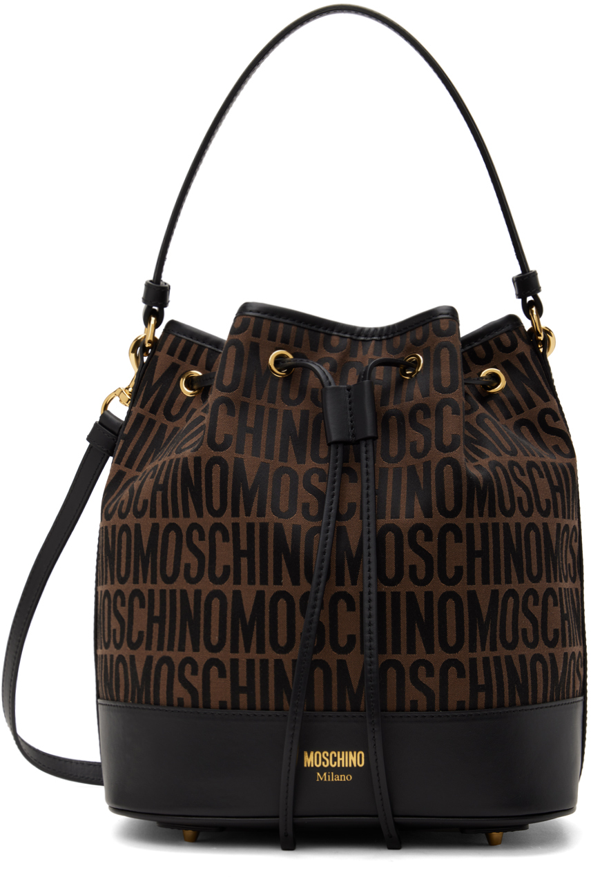 Shop Moschino ブラウン ロゴ バッグ In 1103 Multi Brown