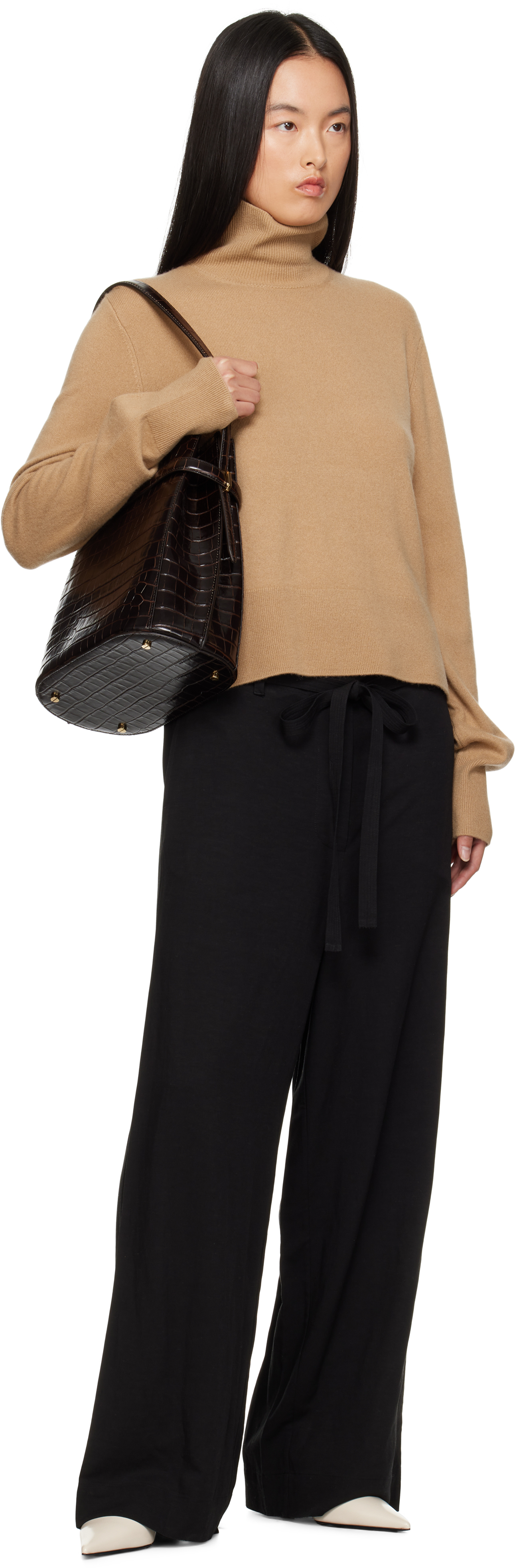 Totême Turtleneck Cashmere Crop Sweater In Camel 033
