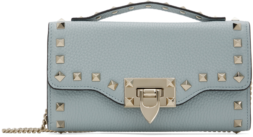 Shop Valentino ブルー Rockstud ウォレットバッグ In Zj4 Blu Porcellana