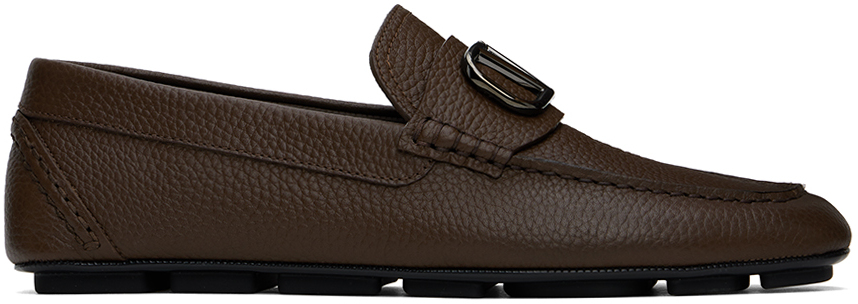 Shop Valentino Brown Vlogo Signature Grainy Calfskin Driving Loafers In Kg8 Fondant