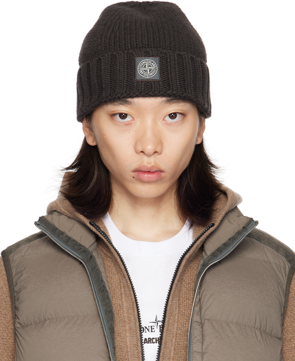 Shop Stone Island グレー トーナル ロゴパッチ ニット ビーニー In V0062 Lead Grey