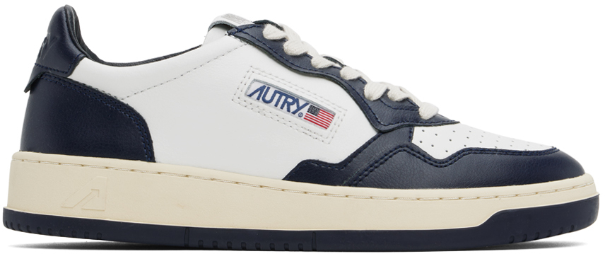 ★AUTRY★MEDALIST LOW SNEAKERS★WHITE AND BLUE★ Autry Medalist Low Sneakers In White And Light Blue Leather