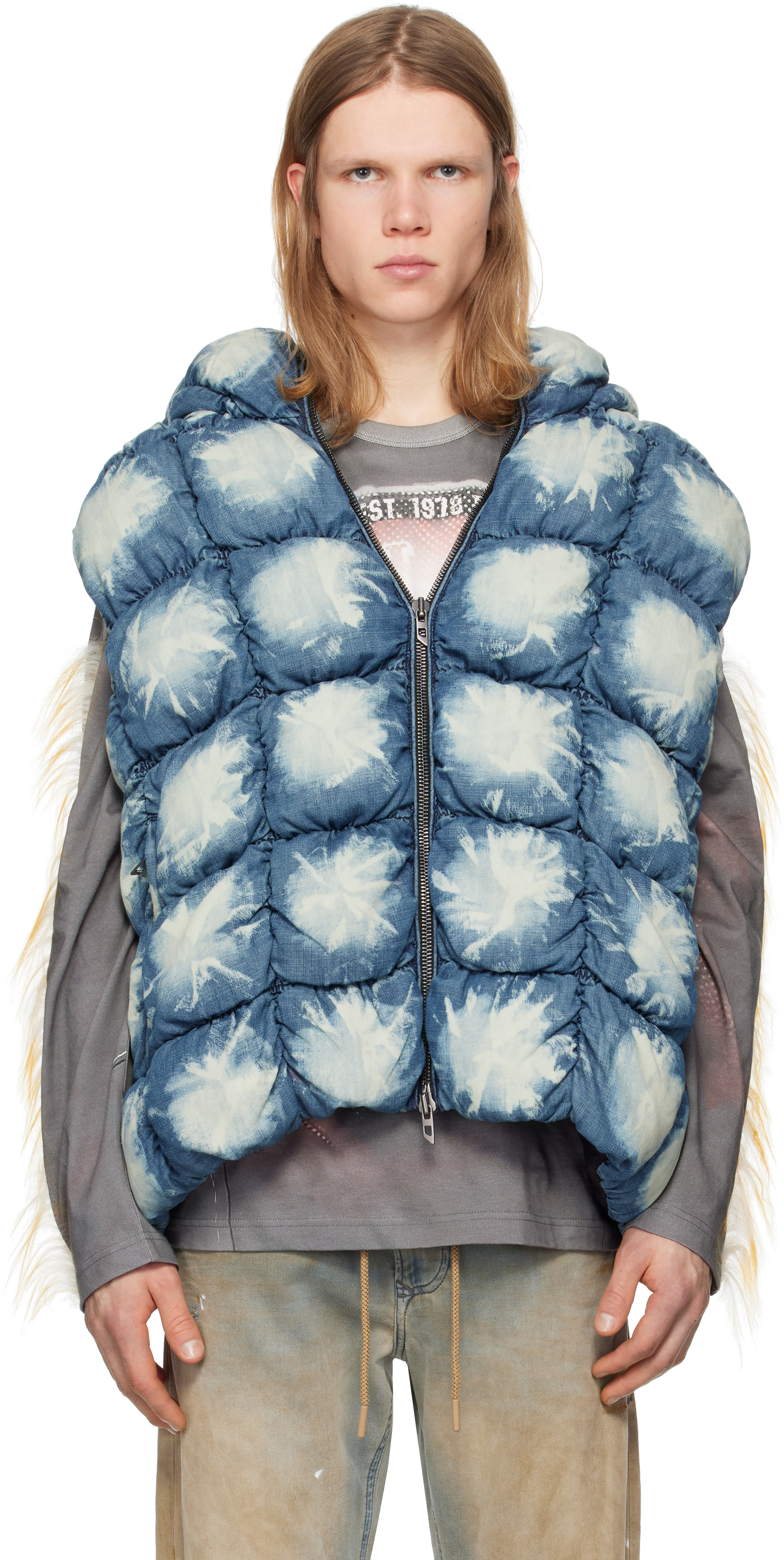 Dieselのブルー W-Thys ベストがセール中