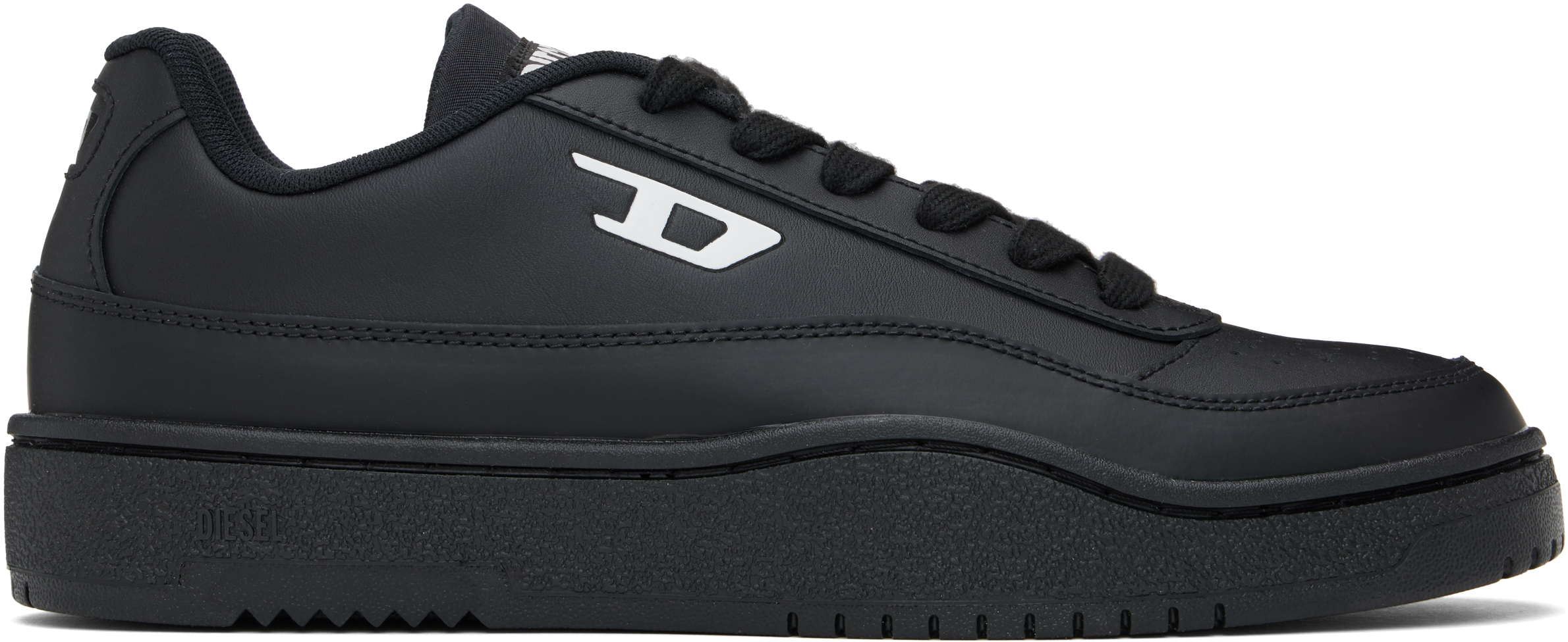 Dieselのブラック S-Tracker-D ローカットスニーカーがセール中