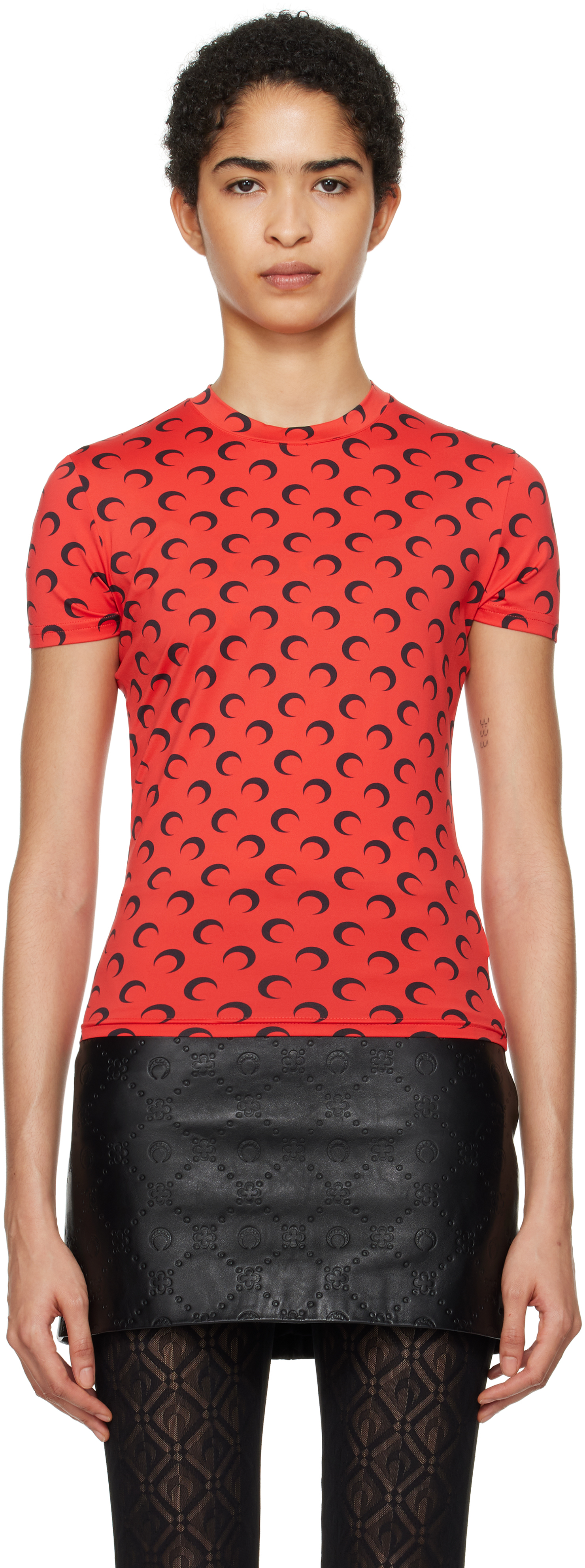【関税込み】Marine Serre レッド Moon リサイクル 半袖Tシャツ Red Recycled Moon Short Sleeves T-Shirt by Marine Serre on Sale