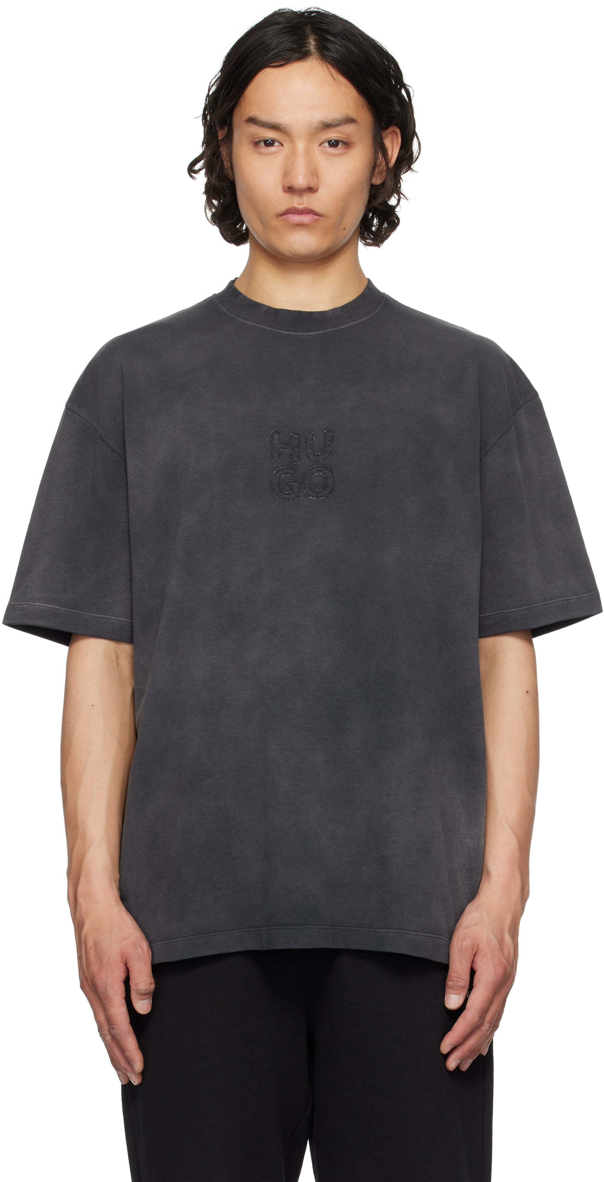 【関税込み】Hugo ブラック ロゴアップリケ Tシャツ Hugoのブラック ロゴアップリケ Tシャツがセール中
