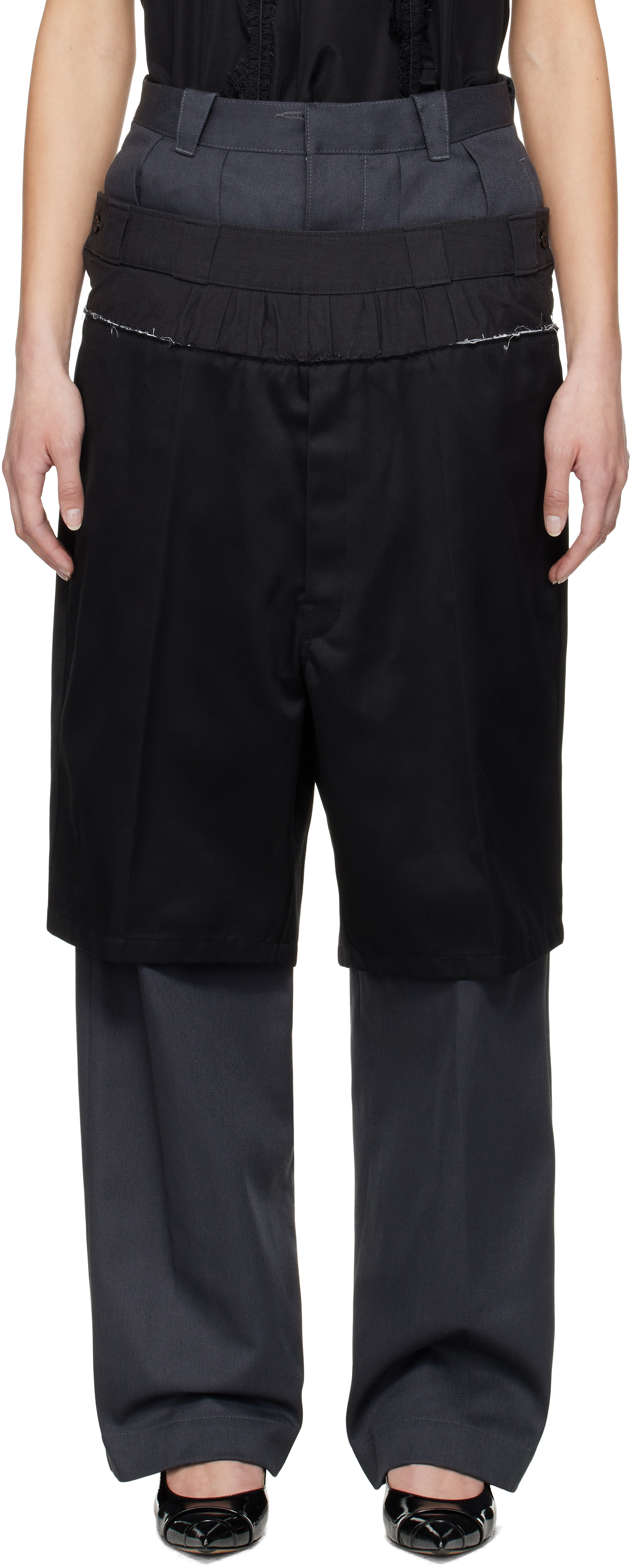 【関税込み】Maison Margiela ブラック クリース トラウザーズ Maison Margielaのグレー&ブラック レイヤード トラウザーズが