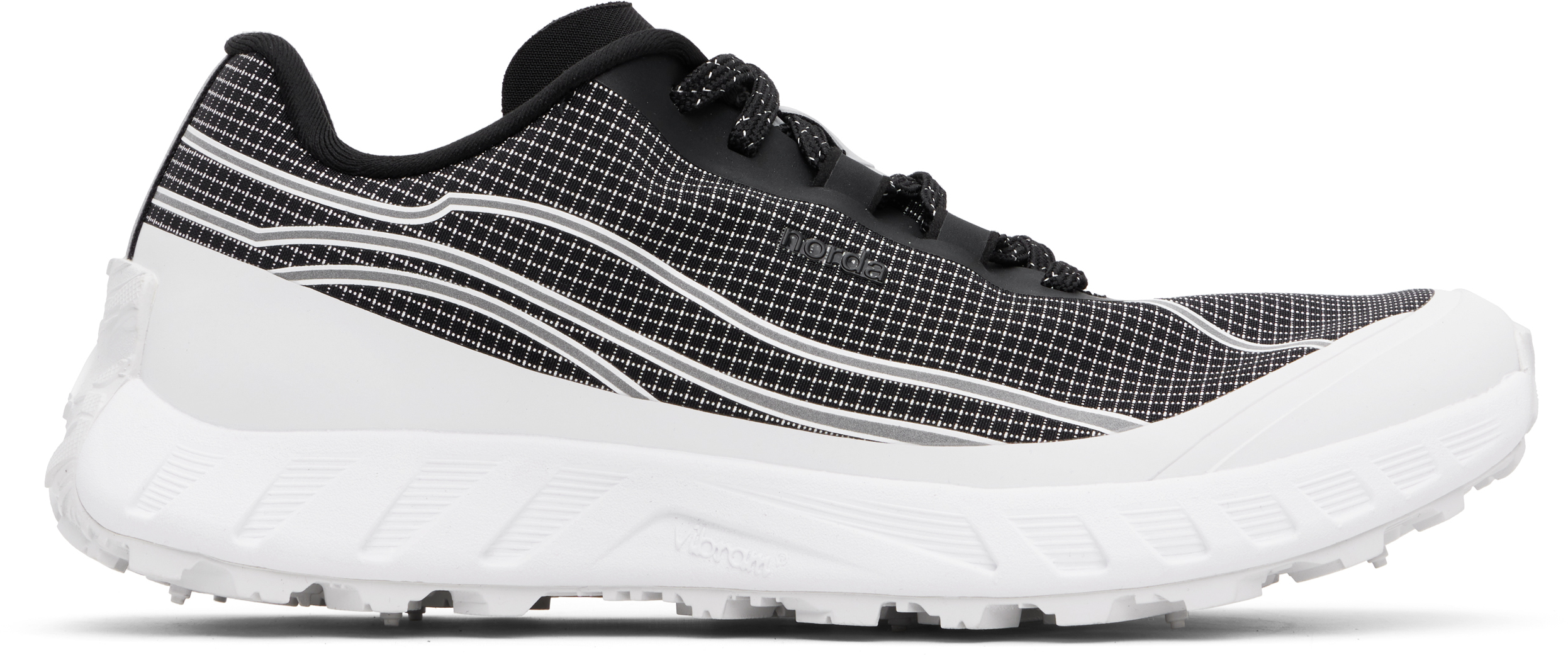 Nordaのブラック＆ホワイト 002 スニーカーがセール中