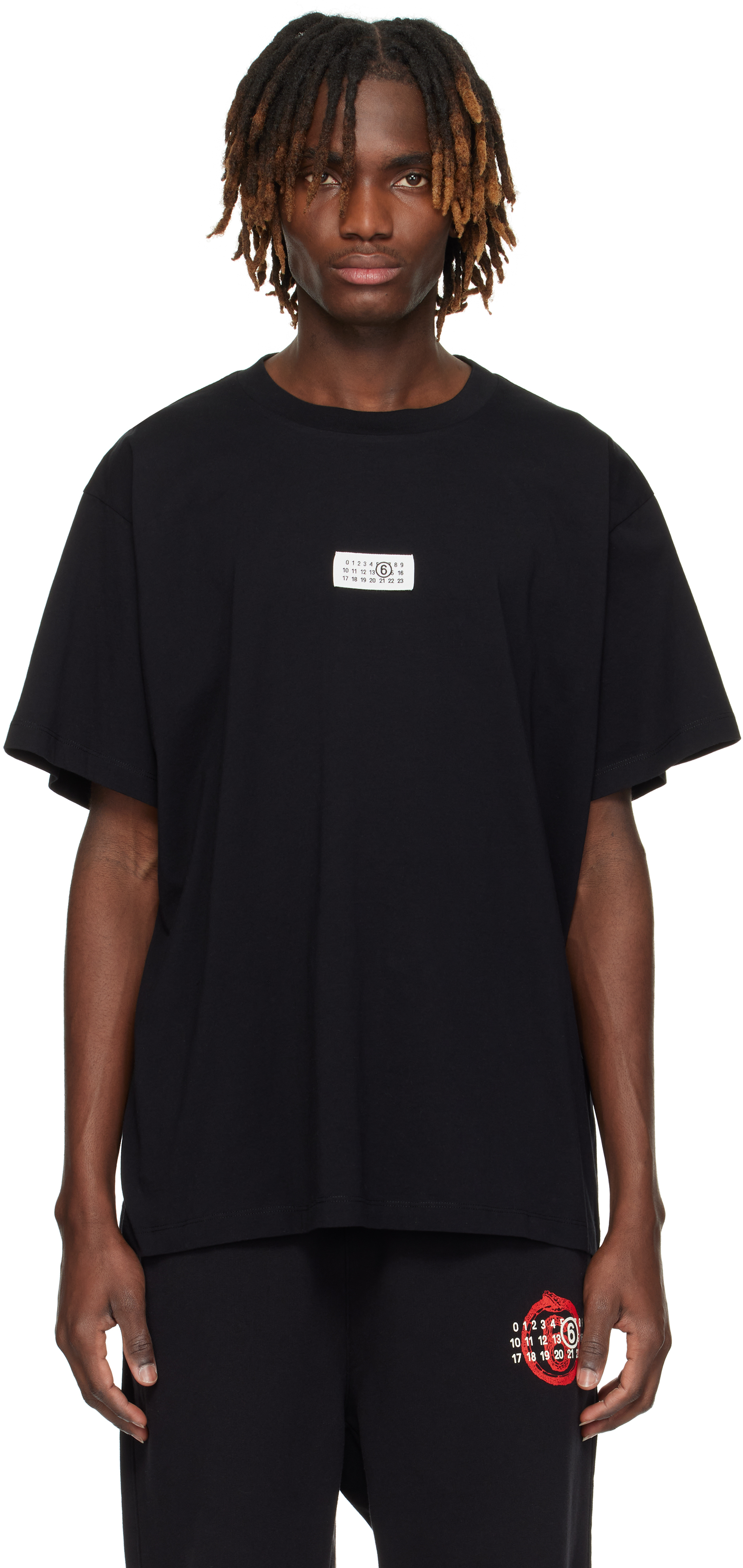 【MM6 Maison Margiela】ブラック Numeric Signature Tシャツ MM6 Maison Margielaのブラック Numeric Signature Tシャツが