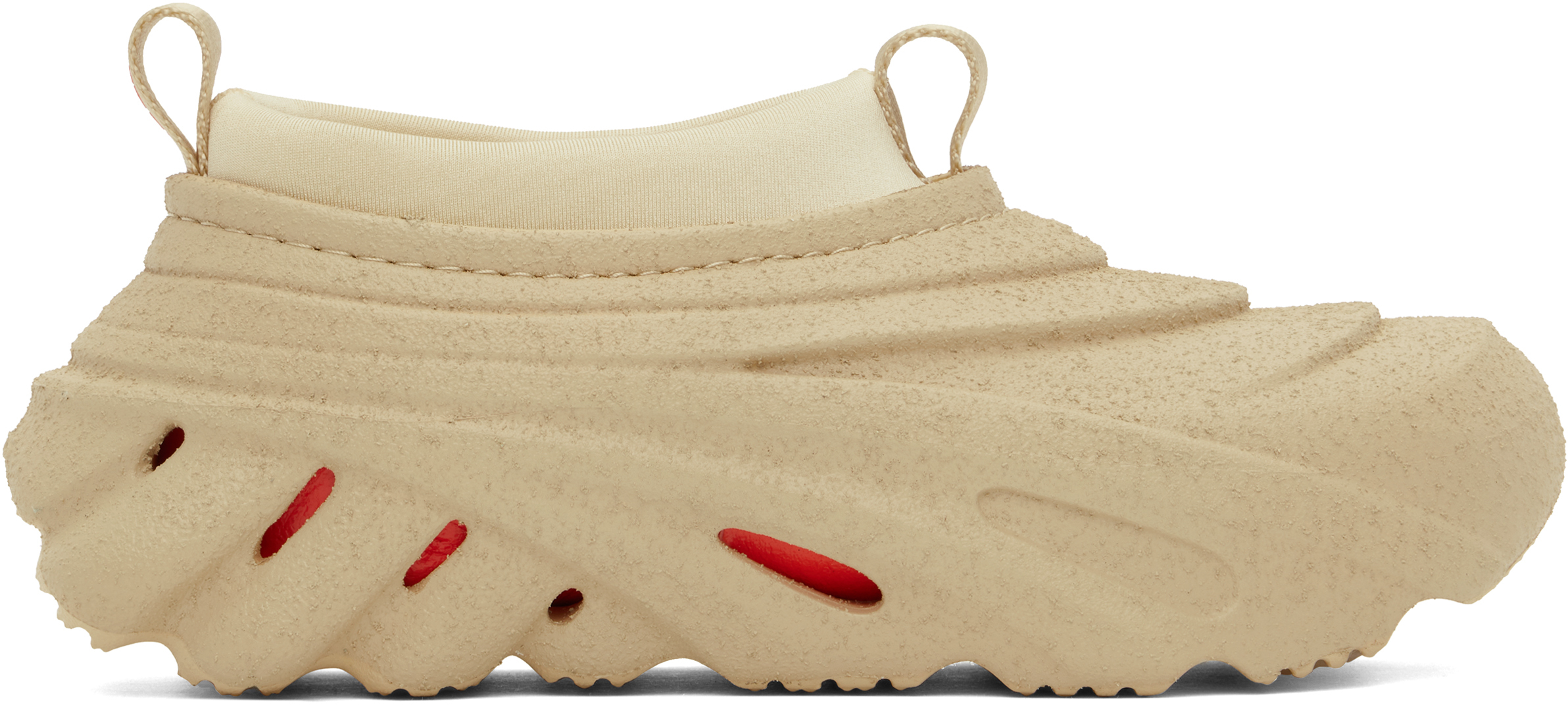 【関税込み】Crocs ベージュ Echo Sandstorm スニーカー Crocsのベージュ Echo Sandstorm スニーカーがセール中