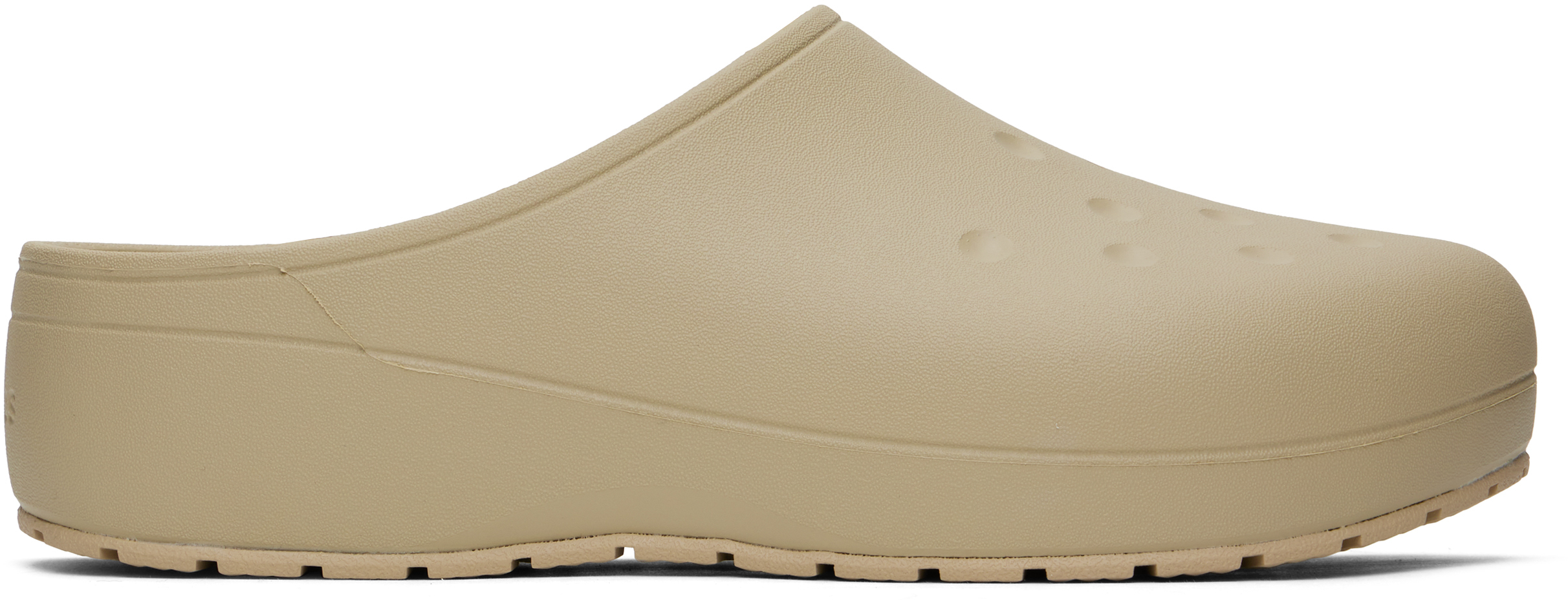 【関税込み】Crocs ベージュ Classic Quiet クロッグ Crocsのベージュ Classic Quiet クロッグがセール中