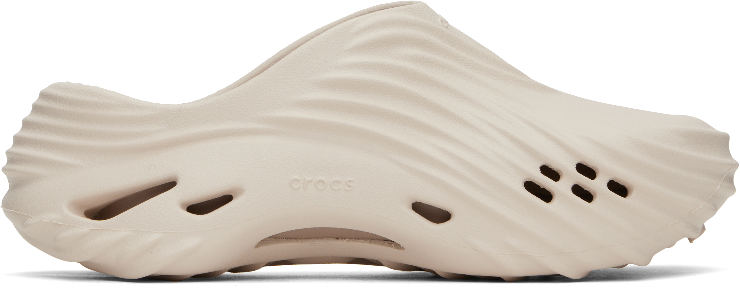 【関税込み】Crocs ベージュ Echo Wave クロッグ Crocs: ベージュ Echo Wave クロッグ | SSENSE 日本