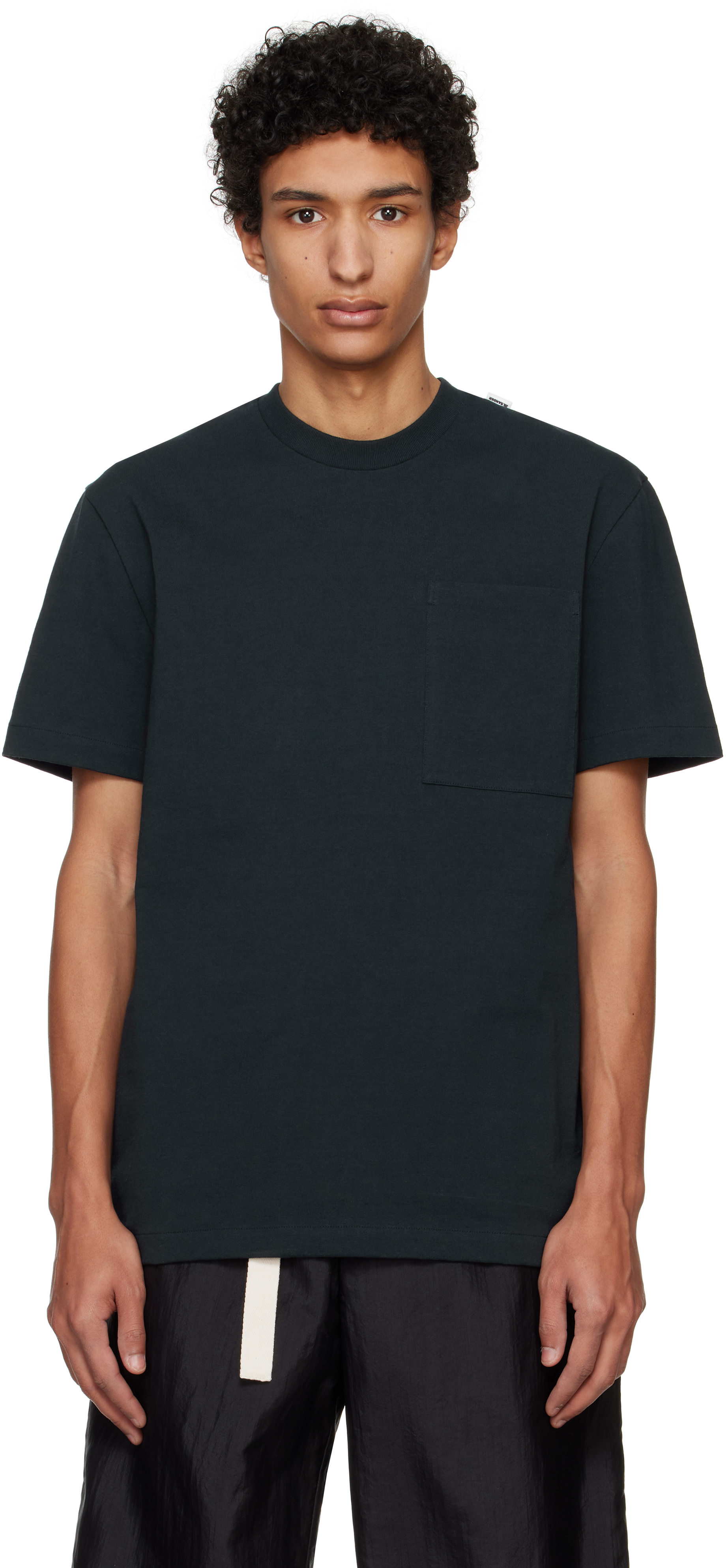 【関税込み】Jil Sander ネイビー ロゴタグ レフト Tシャツ Jil Sanderのネイビー ロゴタグ レフト Tシャツがセール中