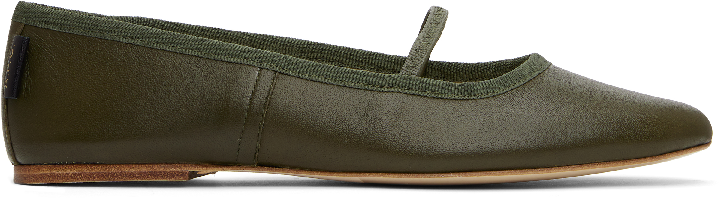 【関税込み】A.P.C. ブラック Swan フラットシューズ A.P.C. Swan Ballet Flats | Black | FARFETCH