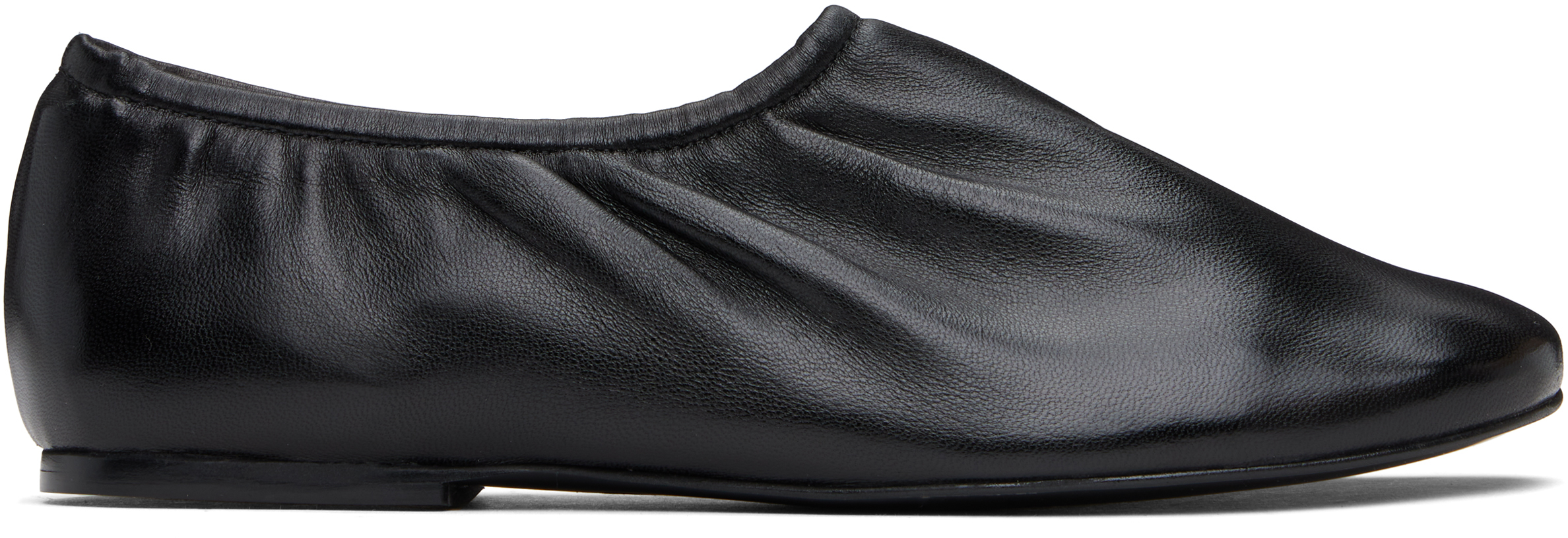 A.P.C.のブラック Swan スリッポン フラットシューズがセール中