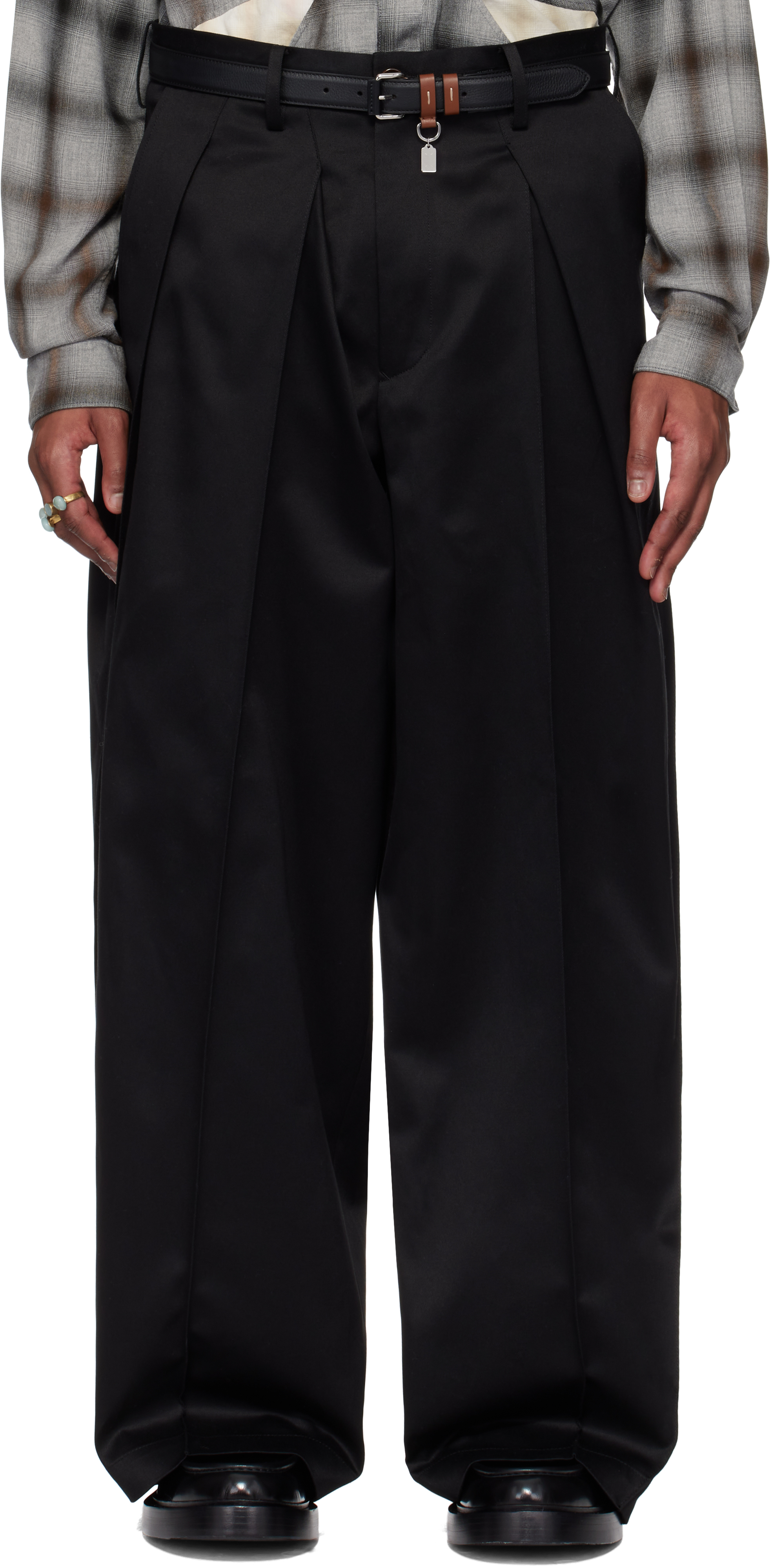 Black Pleat-Design Trousers