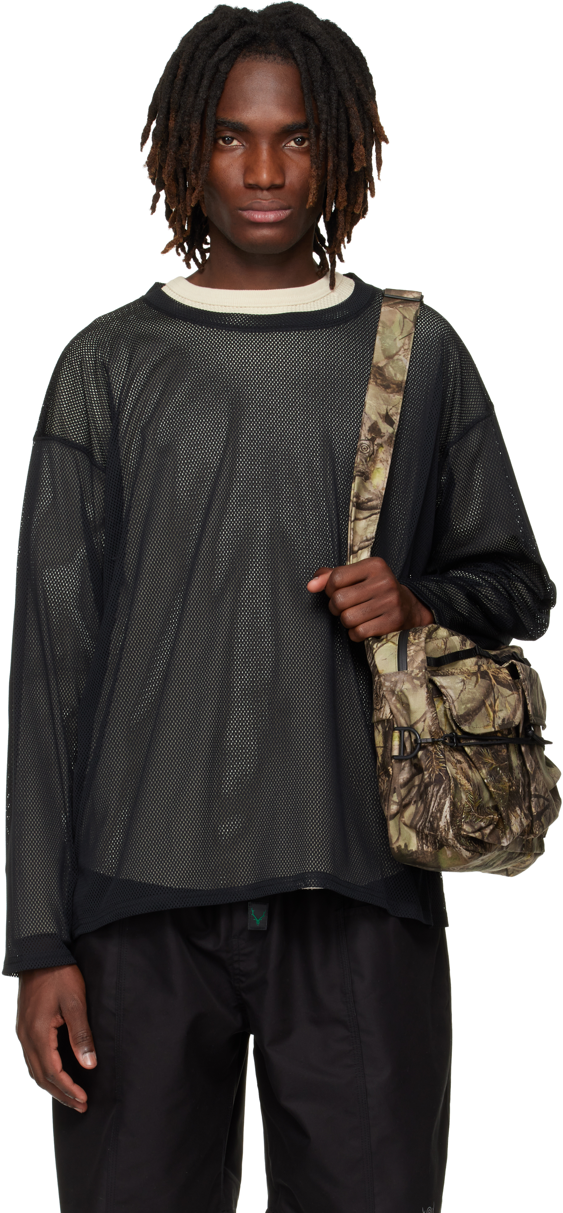 South2 West8のブラック クルーネックTシャツがセール中