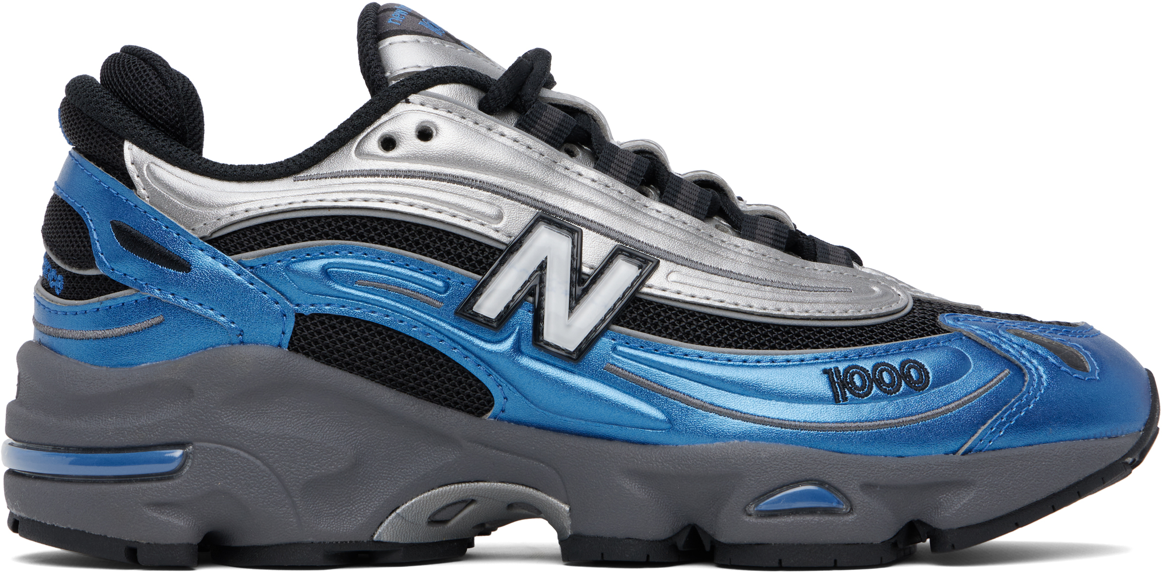 【関税込み】New Balance シルバー＆ネイビー 1000 スニーカー New Balanceのシルバー＆ネイビー 1000 スニーカーがセール中