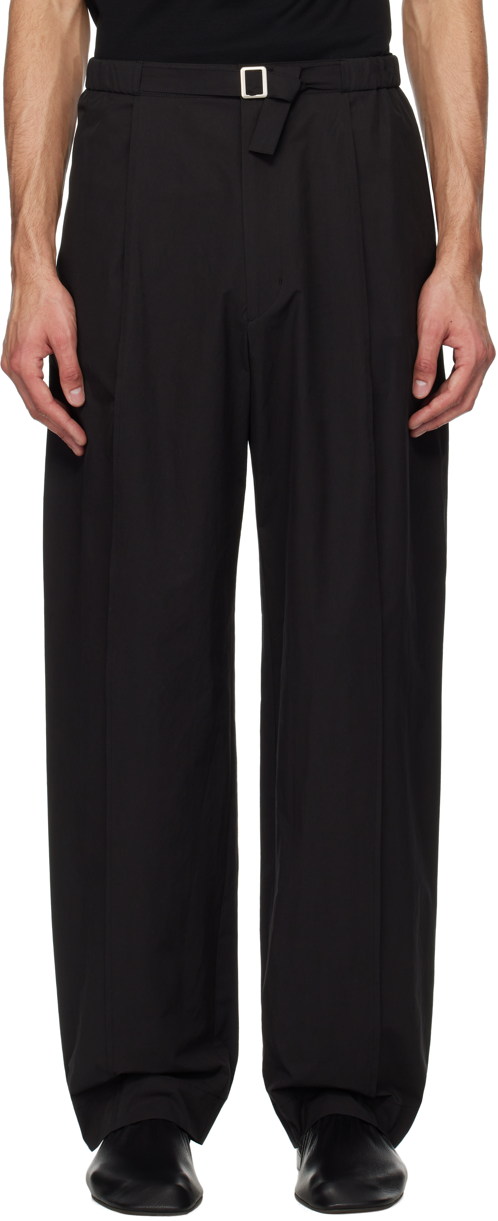 【関税込み】AMOMENTO ブラック Straight Fit トラウザーズ AMOMENTOのブラック Straight Fit トラウザーズがセール中