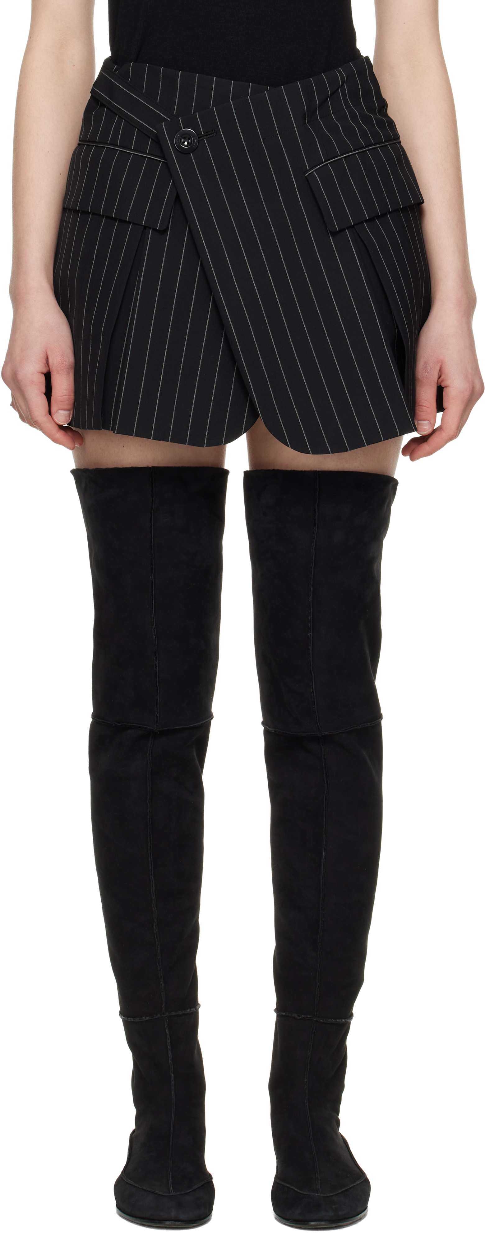 送料関税込♢sacai ウール×シルク ピンストライプスコート sacai: ブラック Wool Silk Suiting スコート | SSENSE 日本