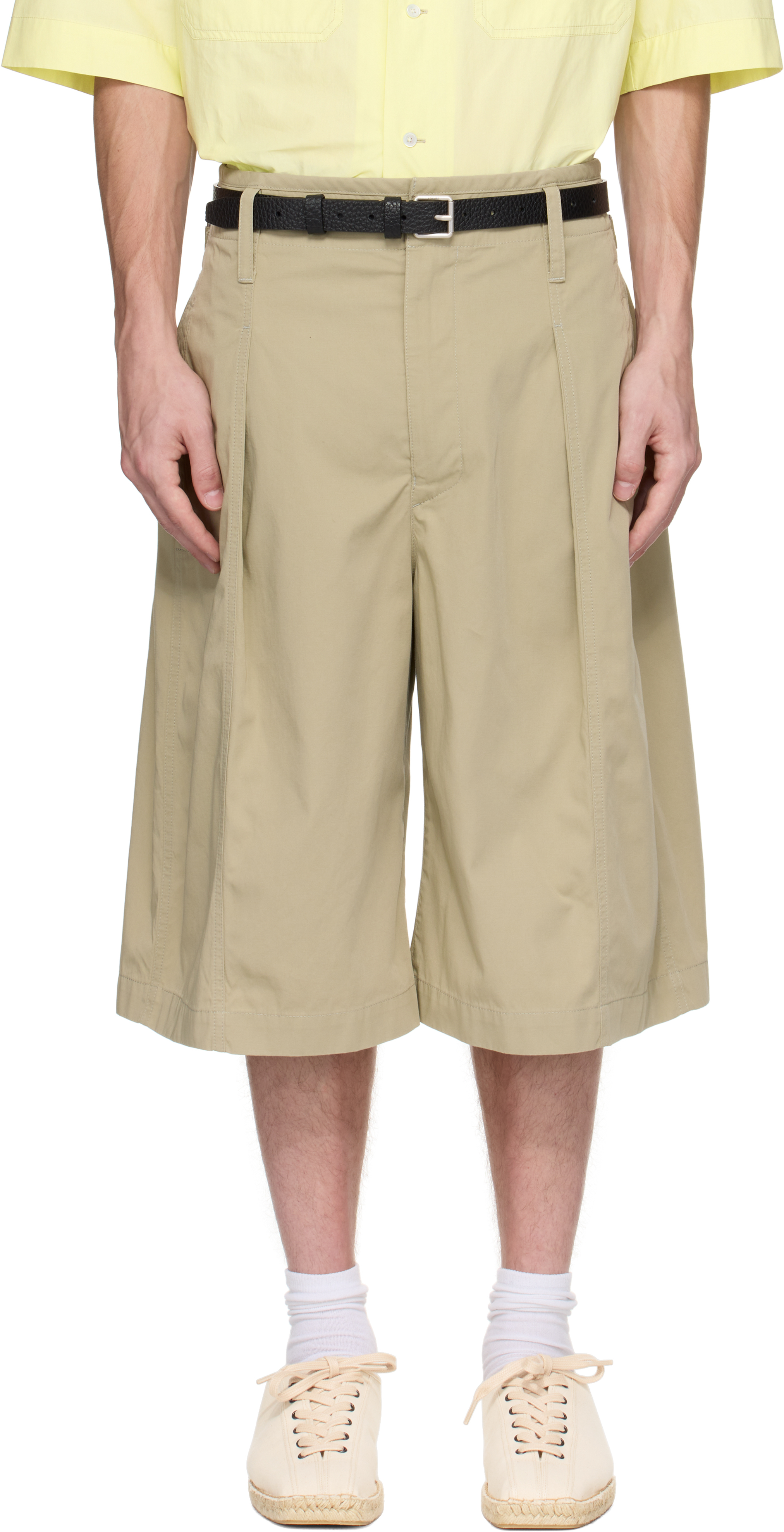 パンツ LEMAIRE 24SS SHORTS M Khaki Maxi Pleated Bermuda Shorts by LEMAIRE on Sale
