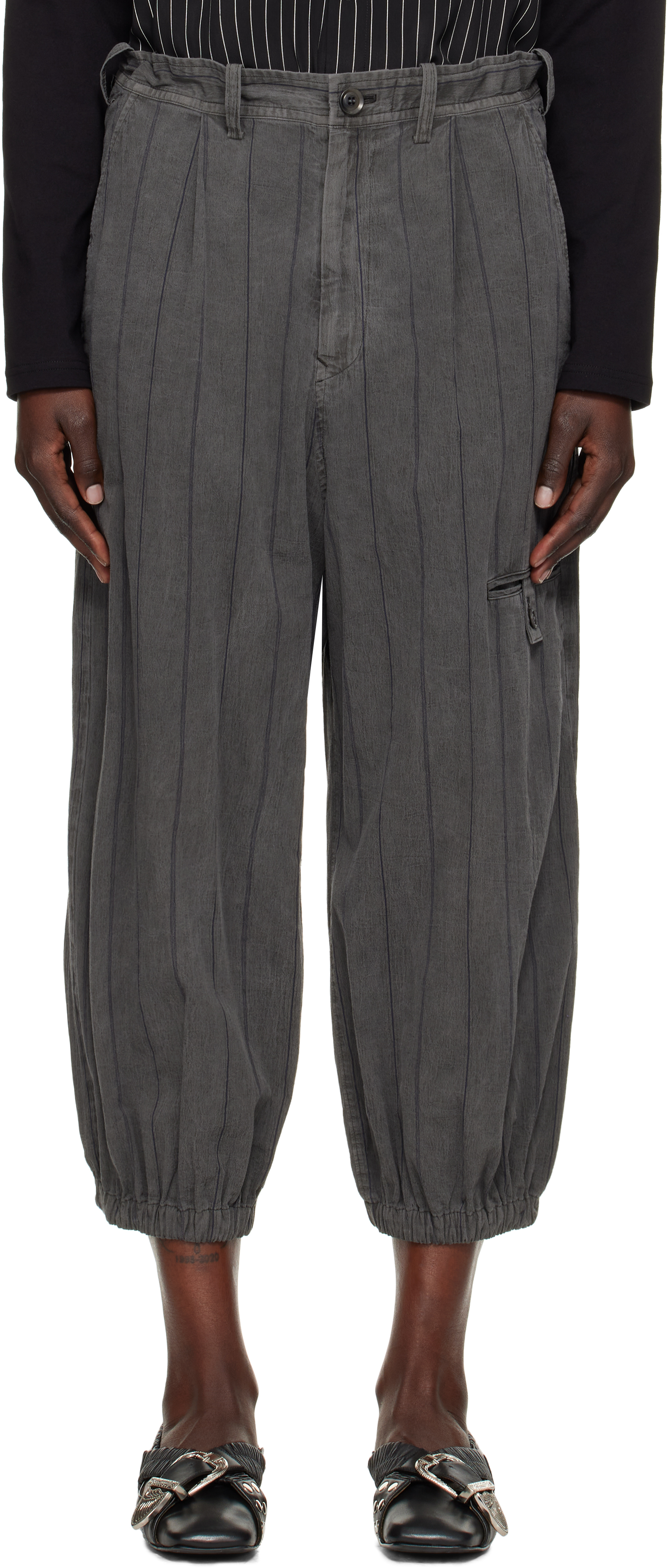 【関税込み】Y's グレー Ko-Elastic Hem トラウザーズ Y'sのグレー Ko-Elastic Hem トラウザーズがセール中