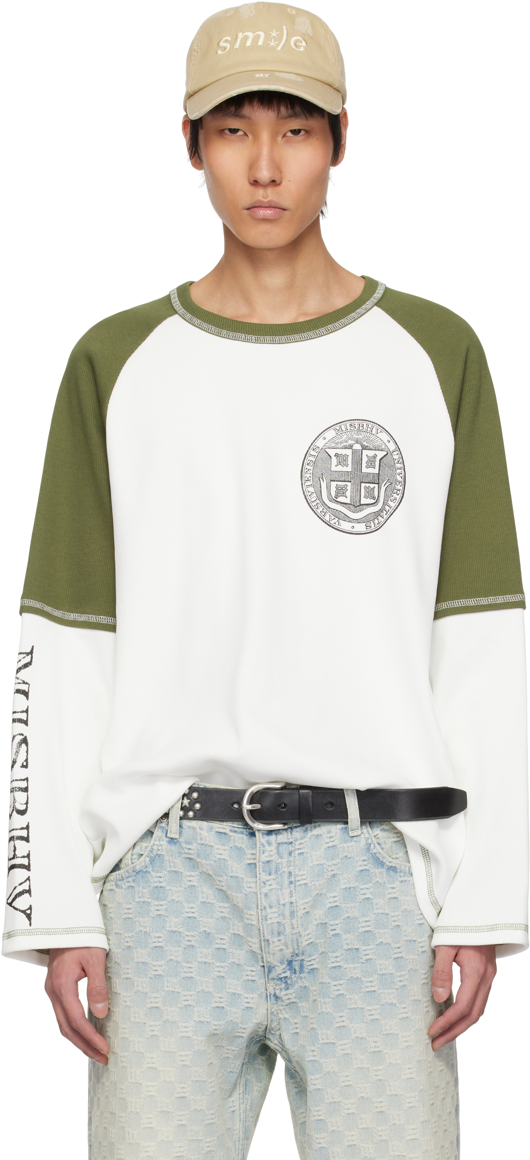 【関税込み】MISBHV ホワイト＆カーキ Varsity 70's 長袖Tシャツ White & Khaki Varsity 70's Longsleeve T-shirt by MISBHV on Sale