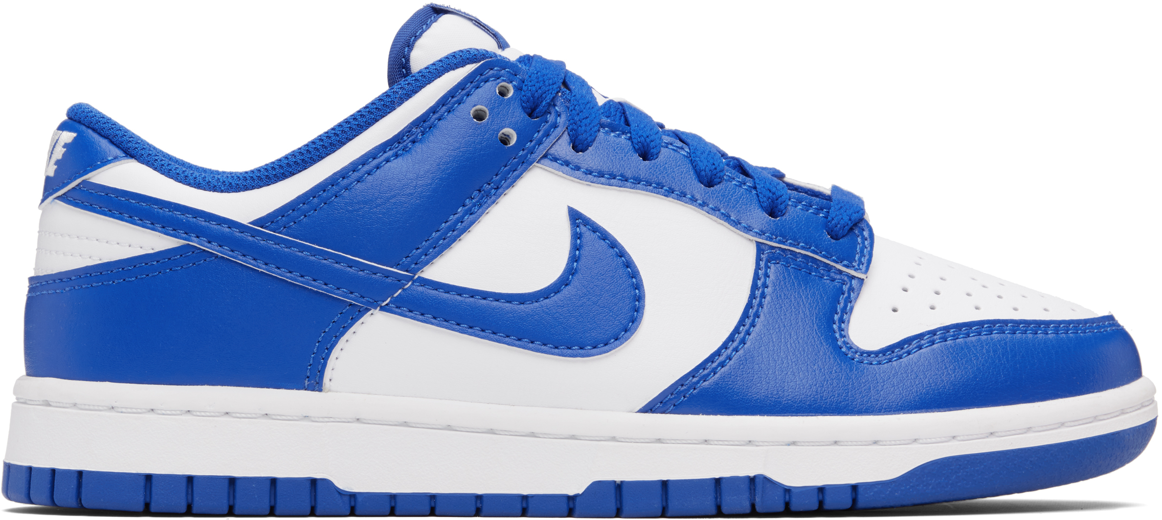 Nikeのブルー＆ホワイト Dunk Low Retro スニーカーがセール中