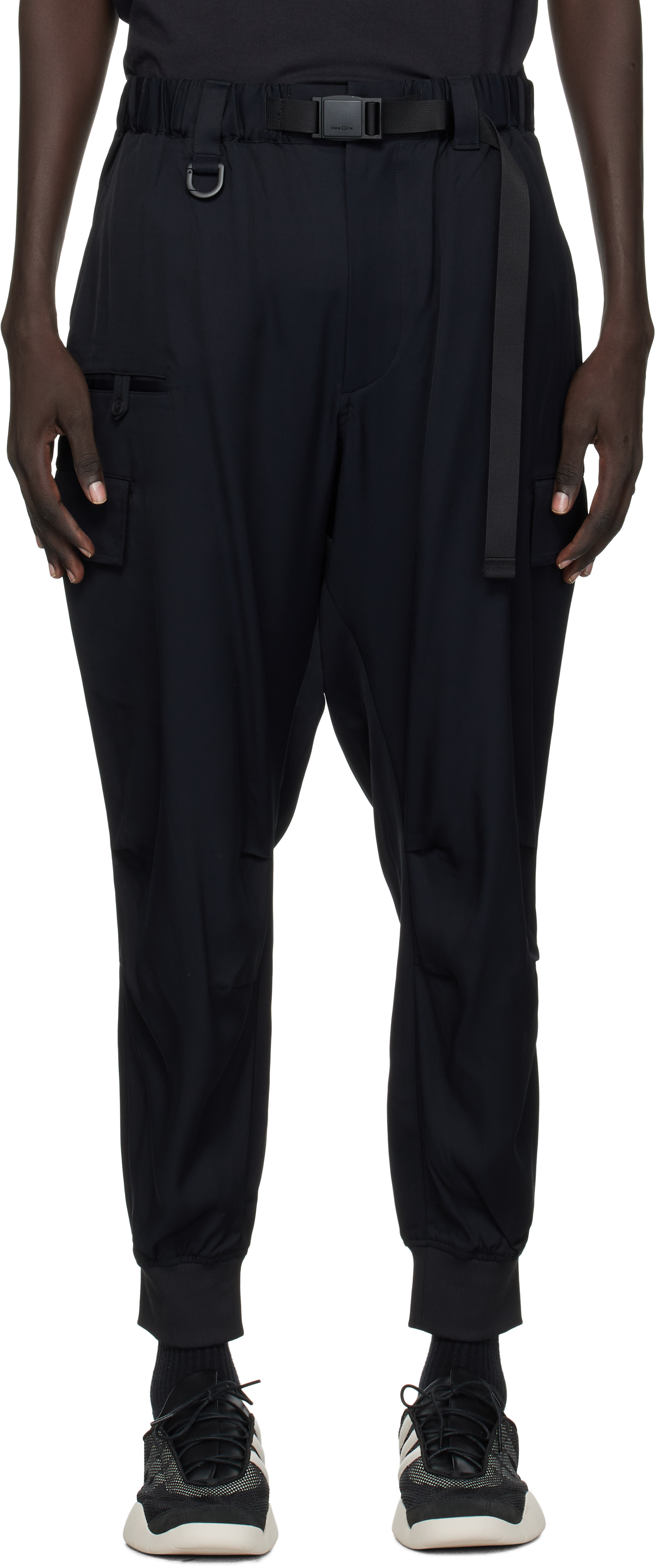 Y-3のブラック レーヨン ツイル カフ カーゴパンツがセール中