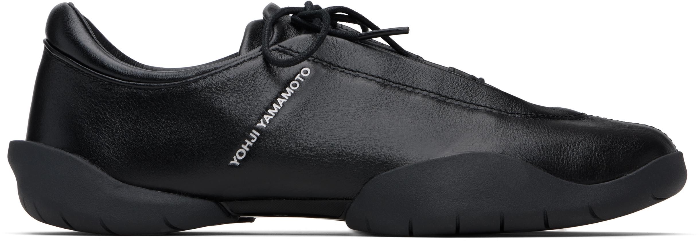 Y-3のブラック Regu スニーカーがセール中