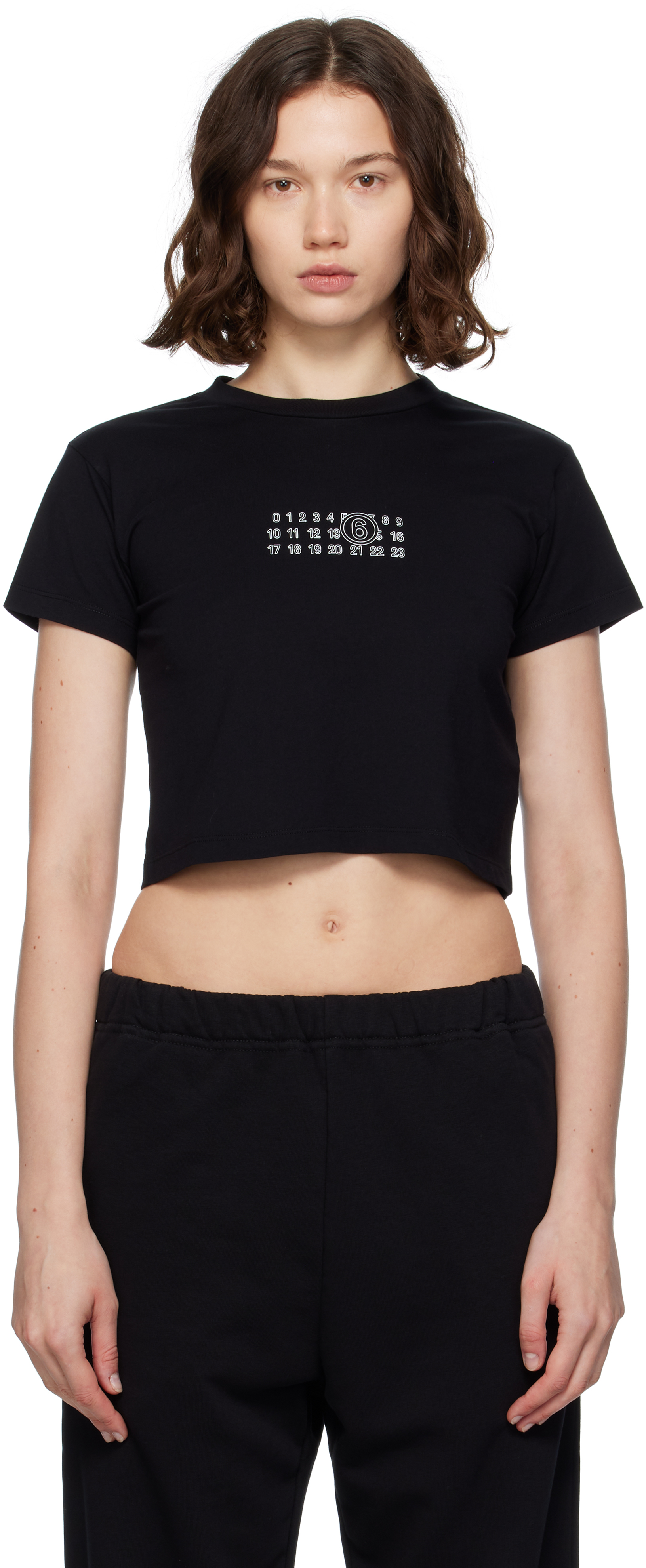MM6 ⭐クロップドTシャツ ブラック 半袖 MM6 Maison Margiela: ブラック クロップド Tシャツ | SSENSE 日本