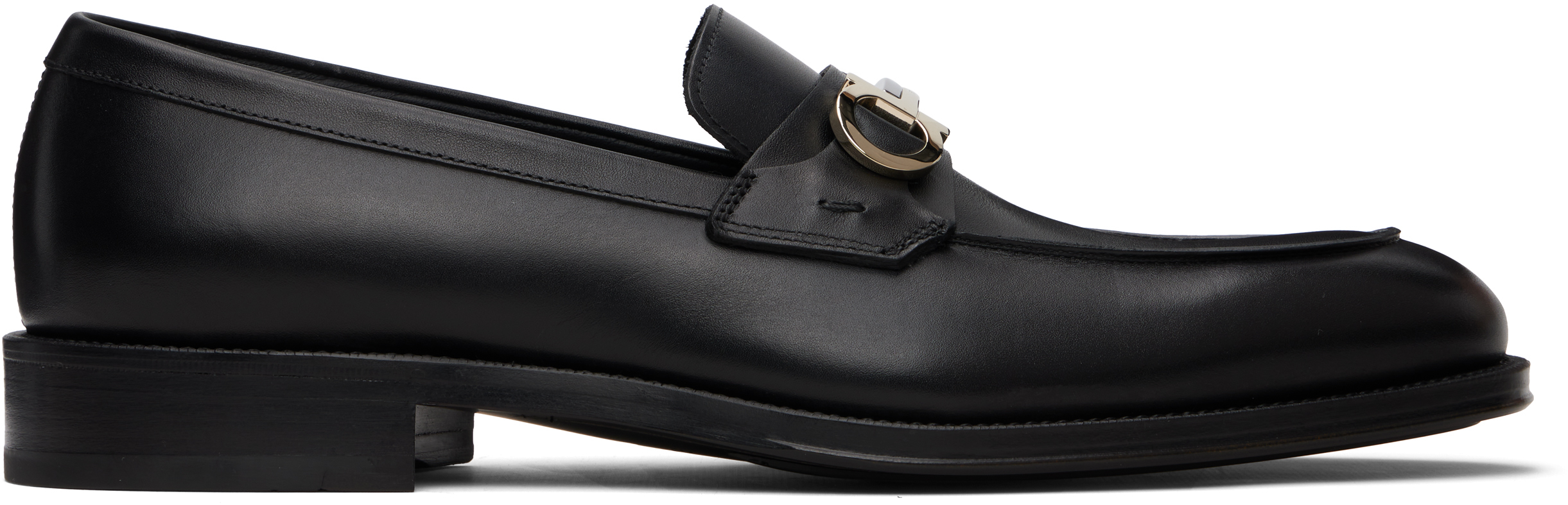 Ferragamoのブラック Gancini Ornament ローファーがセール中