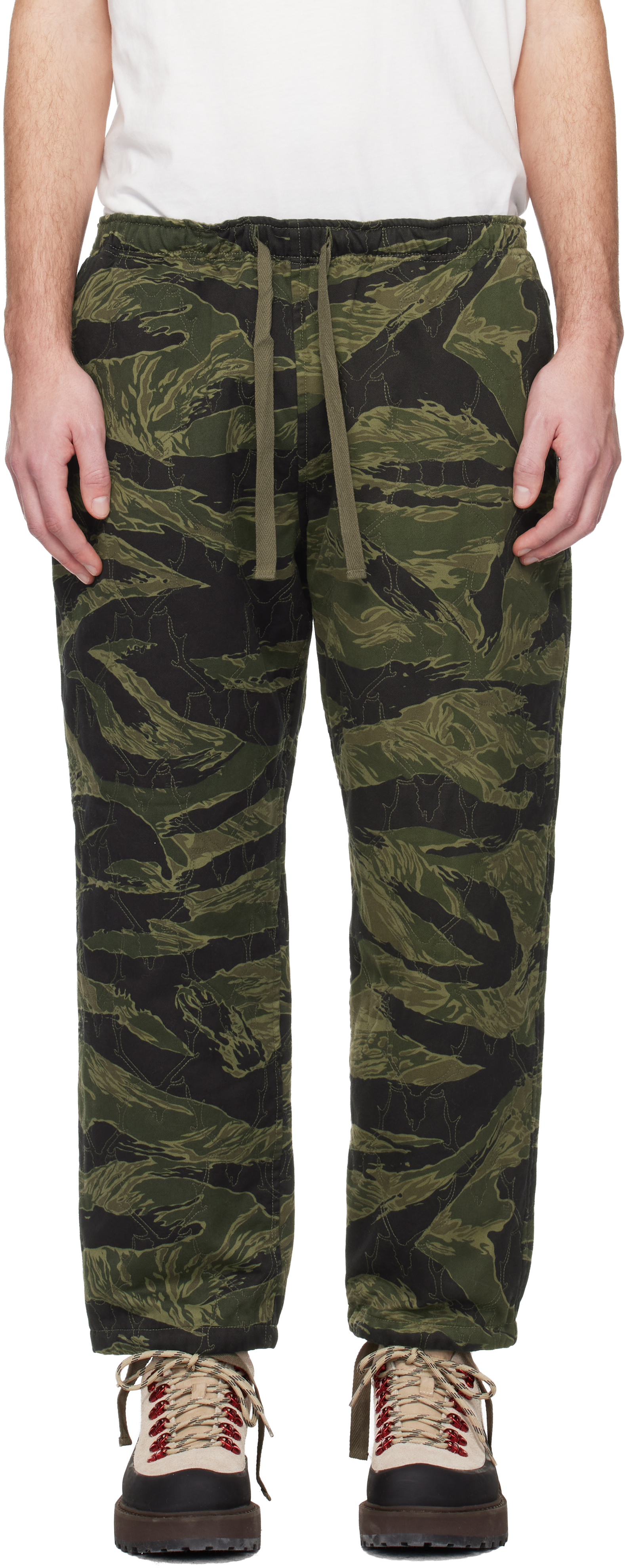 South2 West8のカーキ String Slack トラウザーズがセール中