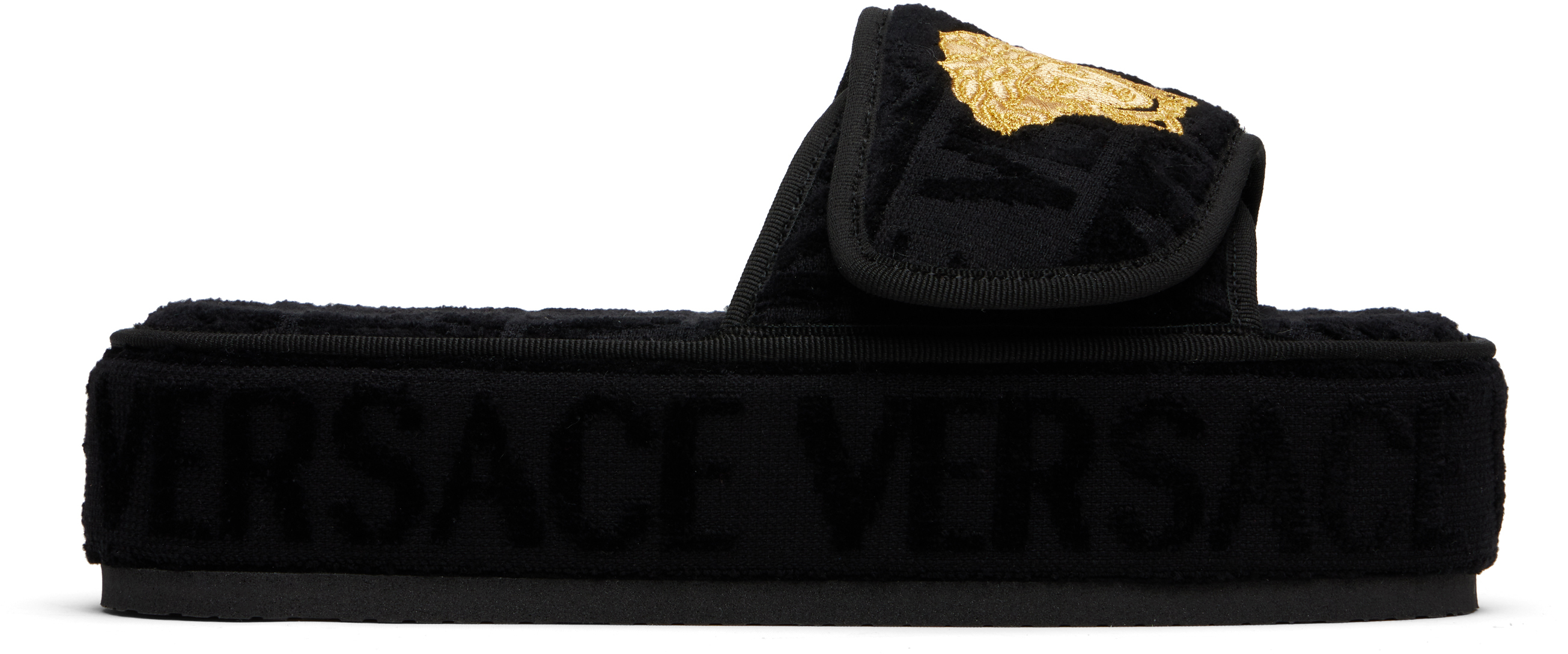 【関税込み】Versace ブラック 'Versace Allover' スリッパ Versace: Black 'Versace Allover' Slippers | SSENSE