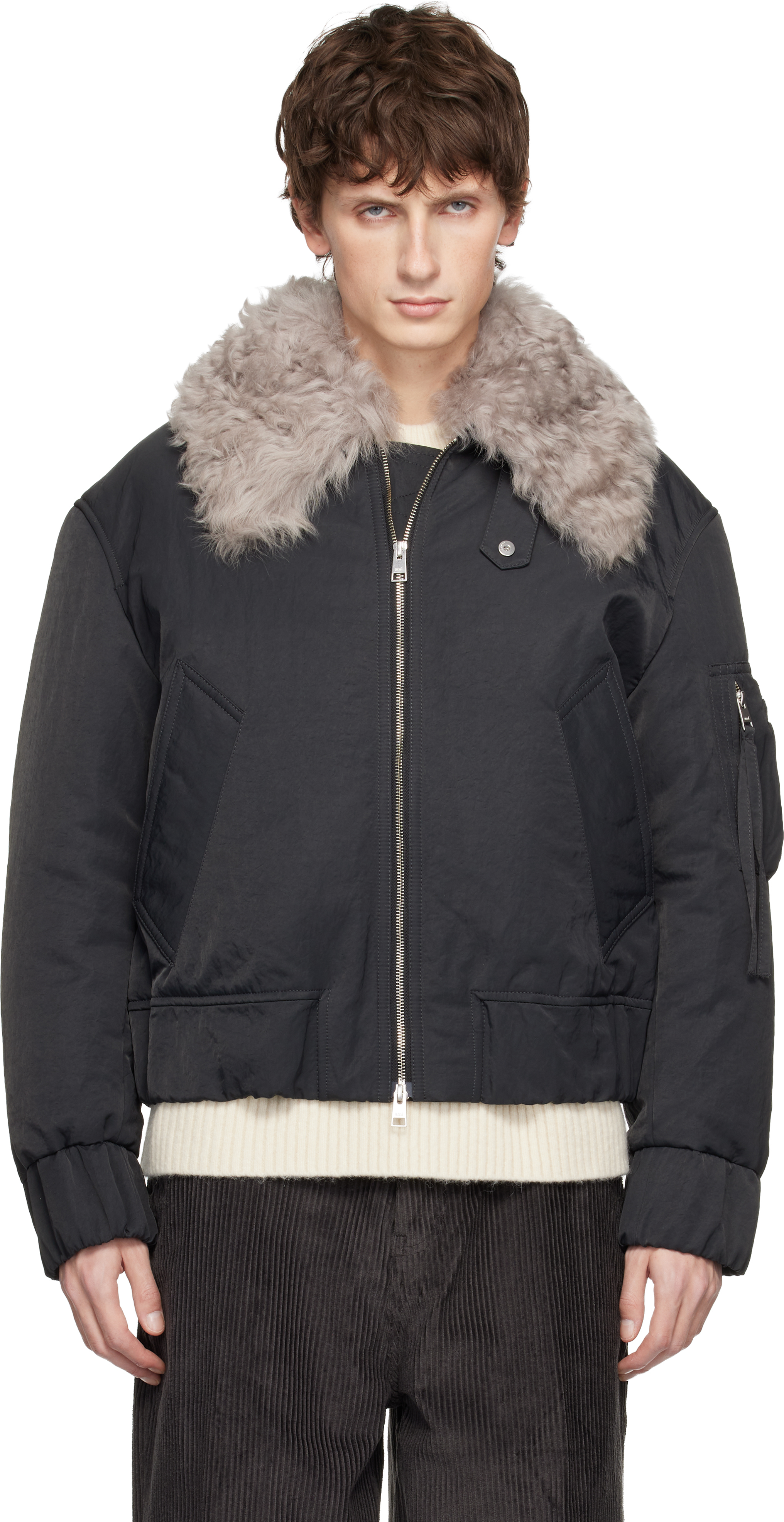 AMI Parisのブラック ナイロン パデッド ボンバージャケットがセール中