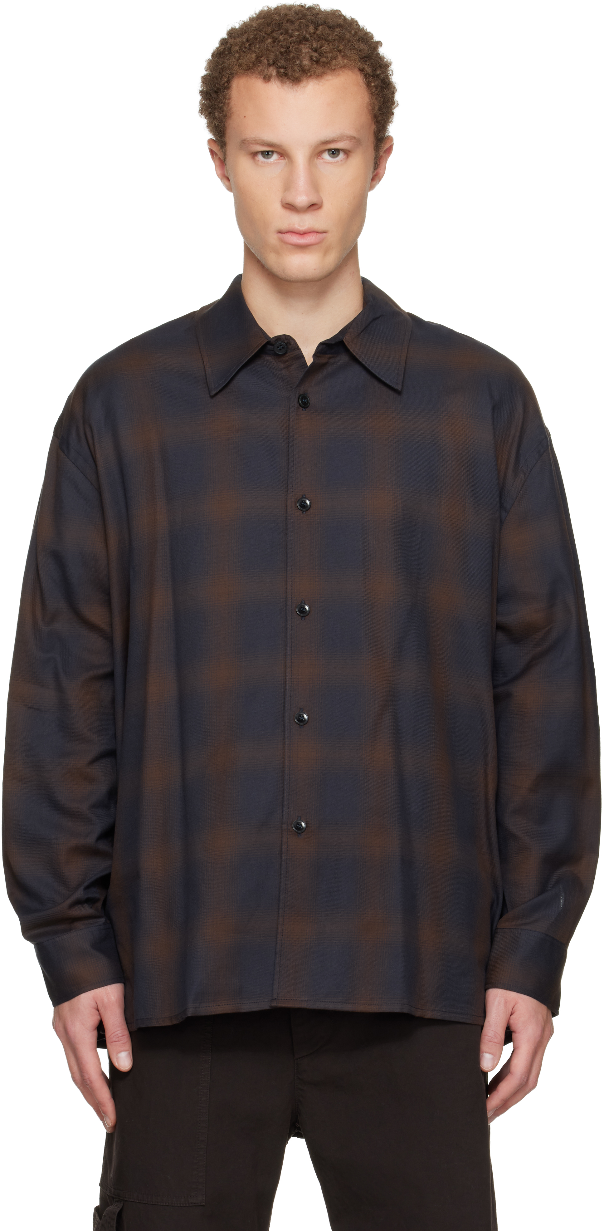 Studio Nicholsonのネイビー&ブラウン Strike シャツがセール中 Studio Nicholsonのネイビー&ブラウン Strike シャツがセール中