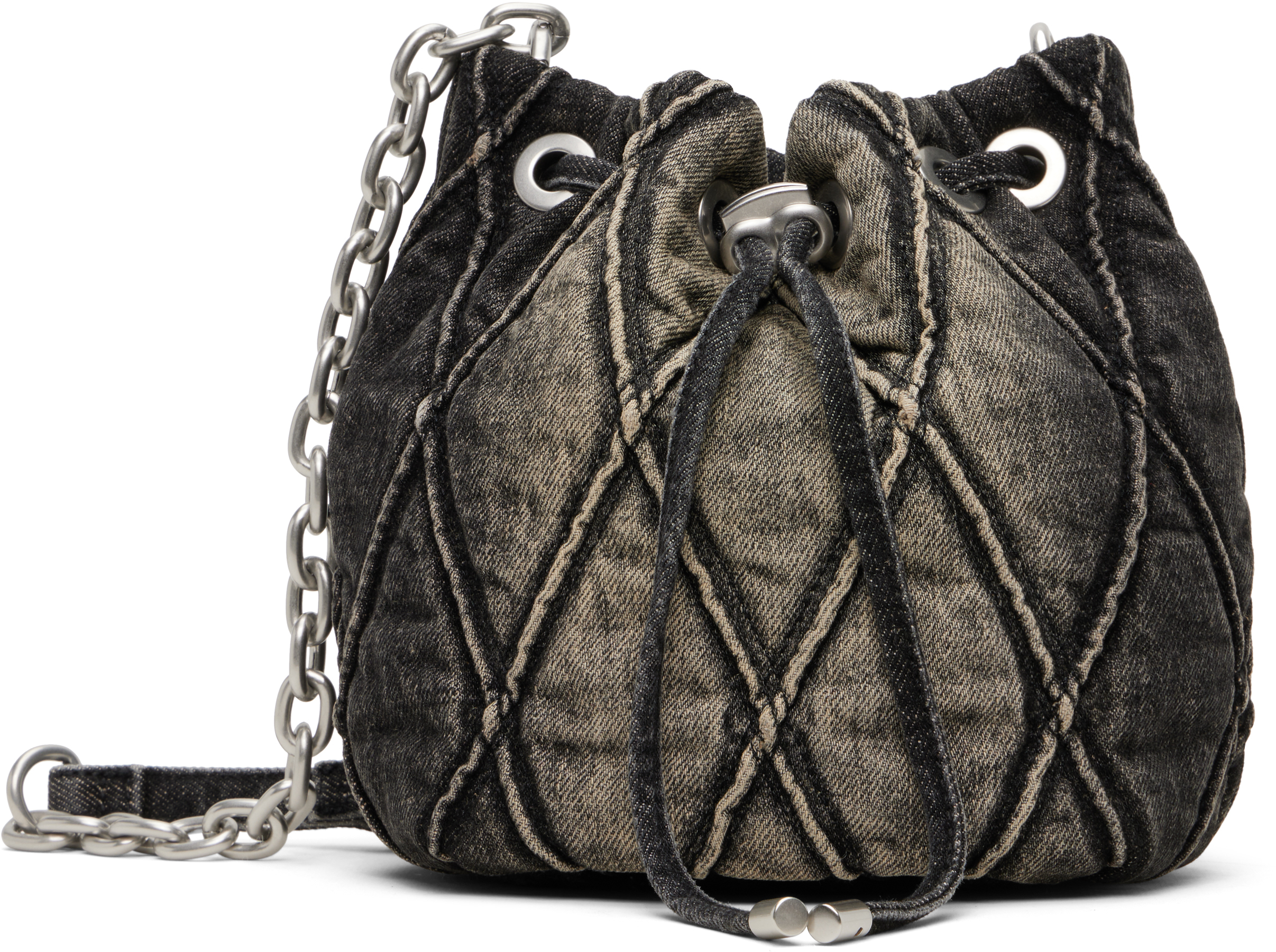 Dieselのブラック Charm-D Bucket S バッグがセール中
