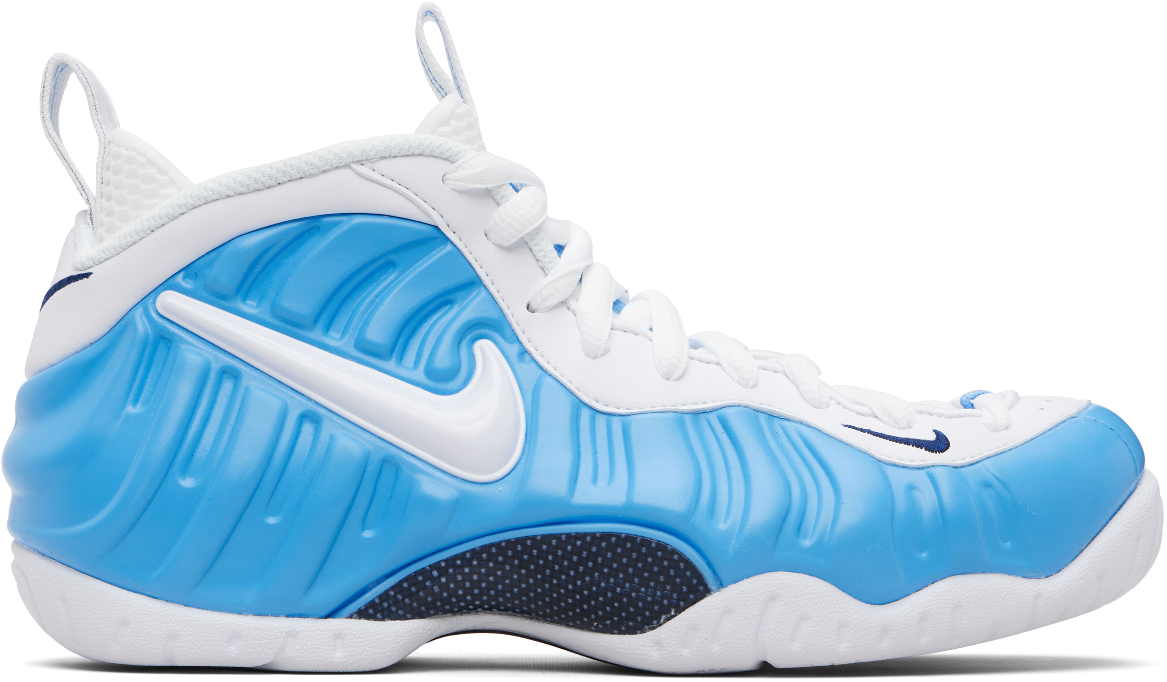 Nikeのブルー＆ホワイト Air Foamposite Pro スニーカーがセール中