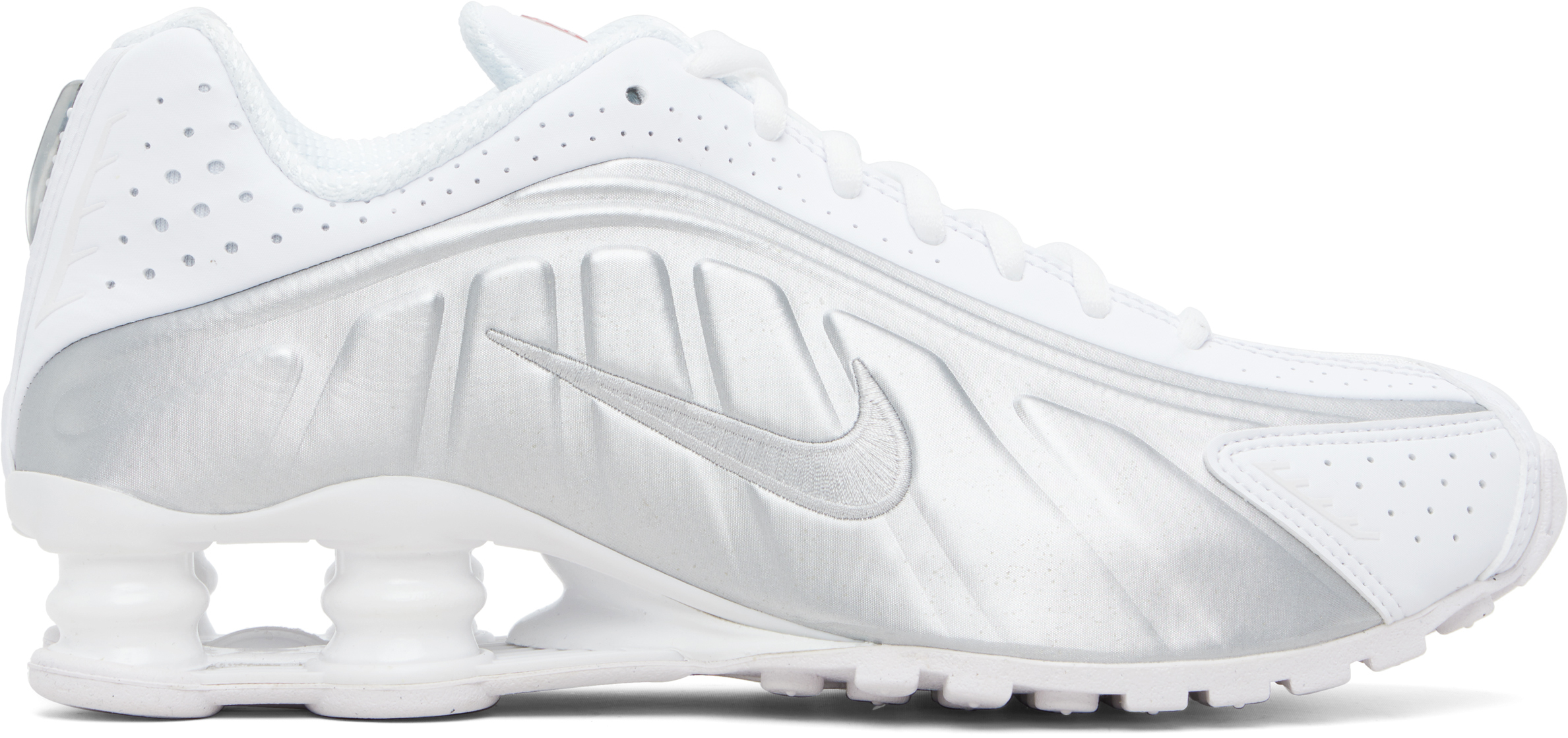 Nikeのホワイト＆シルバー Shox R4 スニーカーがセール中